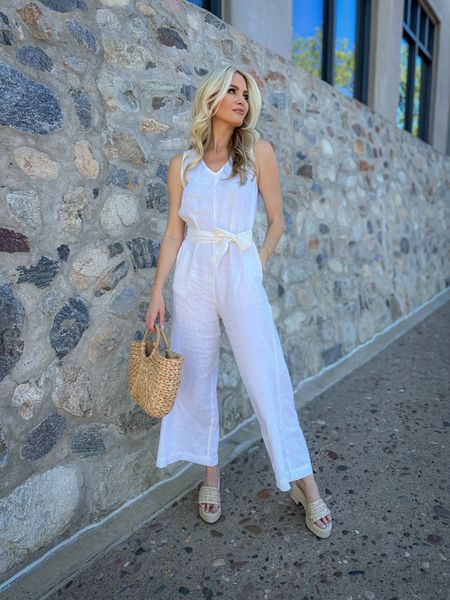 The perfect white linen jumpsuit for summer ✨ 