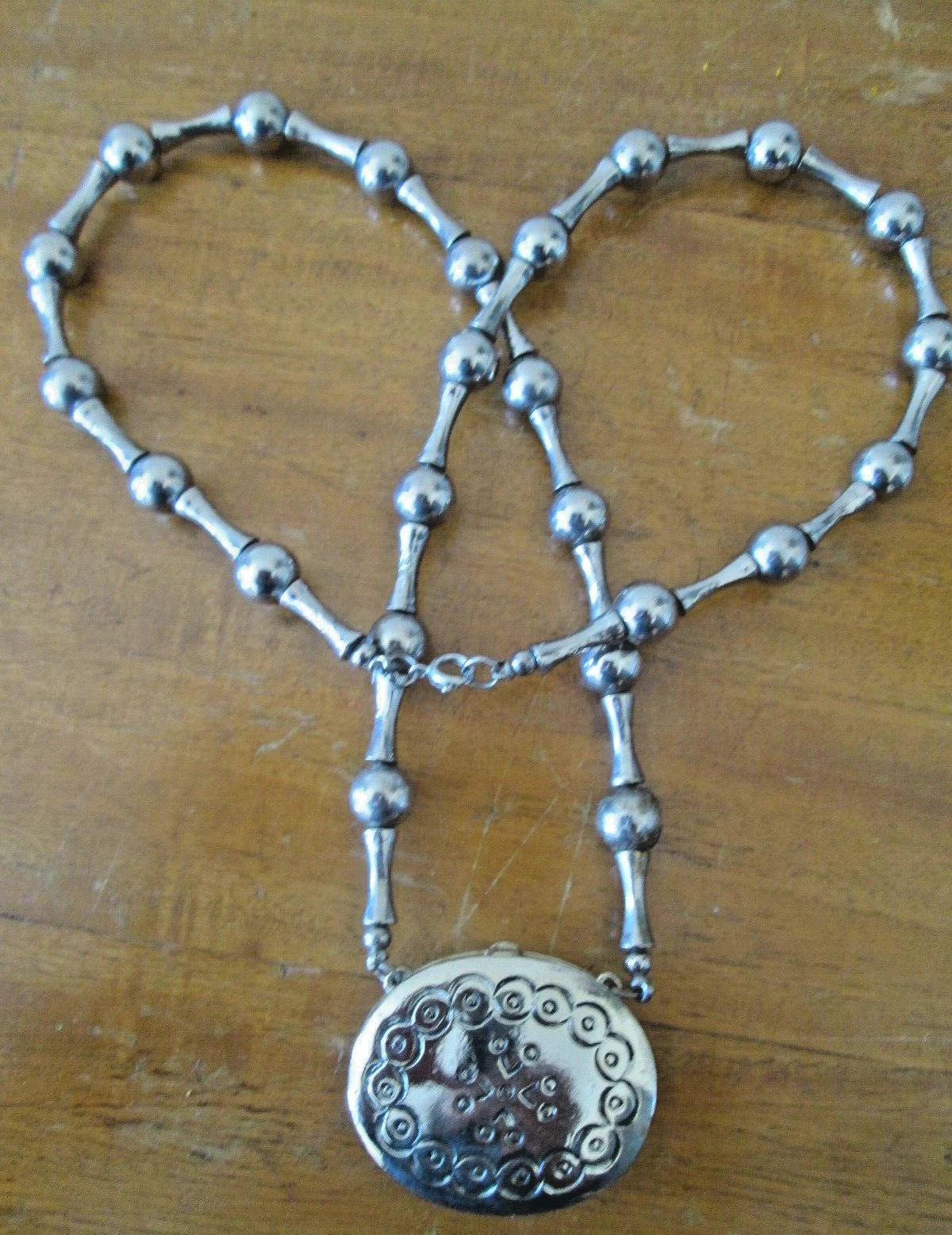 VtG 70's ESTEE LAUDER Solid Perfume MOONSILVER Locket Compact pendant Necklace | eBay US