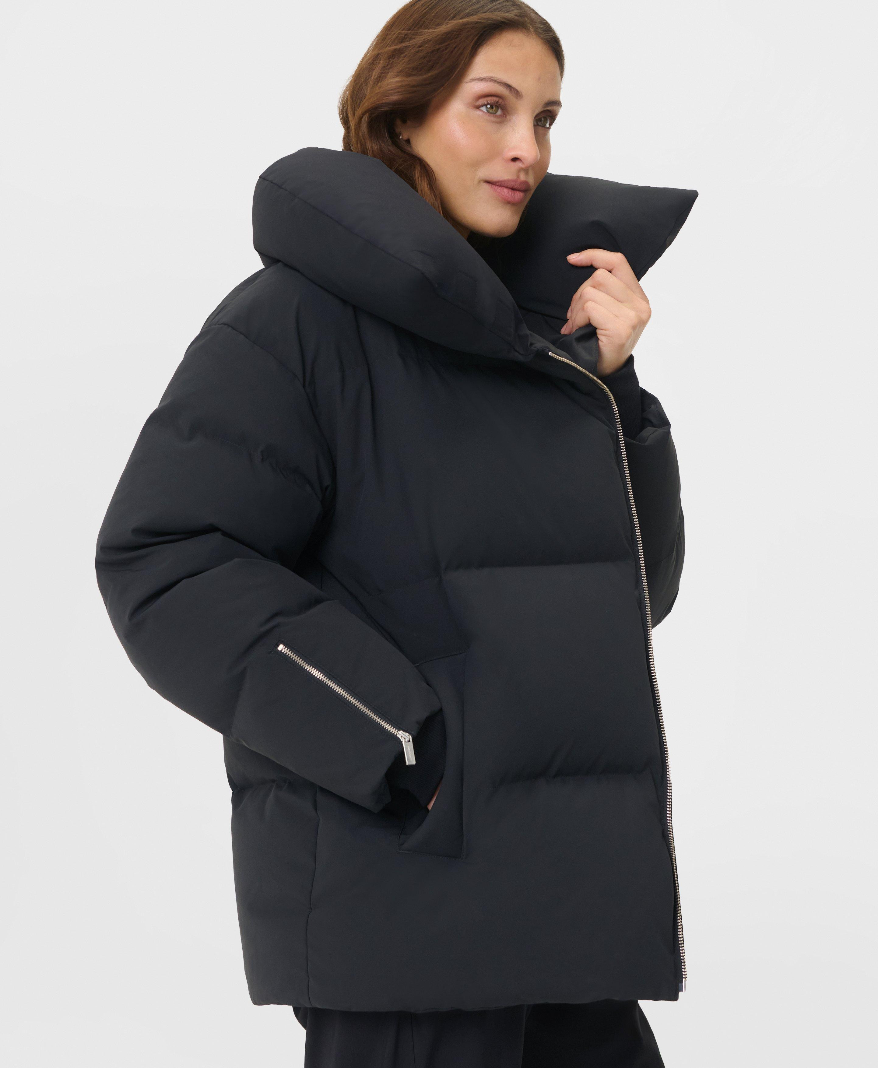 Nimbus Cloud Short Puffer - Black | Women's Jackets + Coats | Sweaty Betty | Sweaty Betty UK