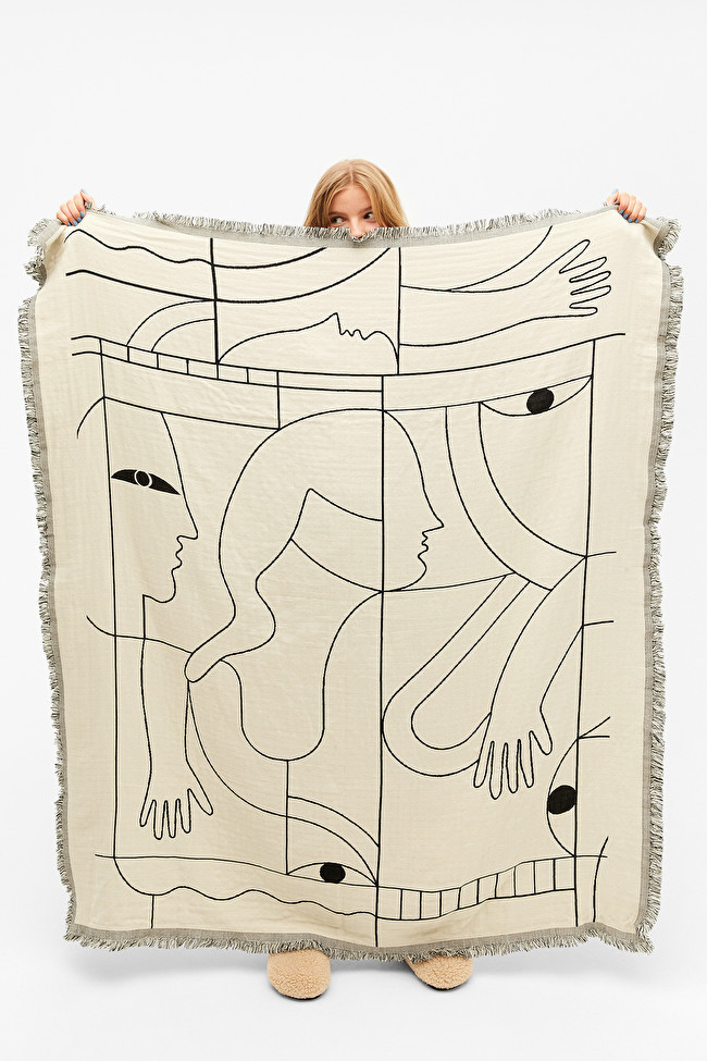 Off-white patterned double-faced blanket | Monki