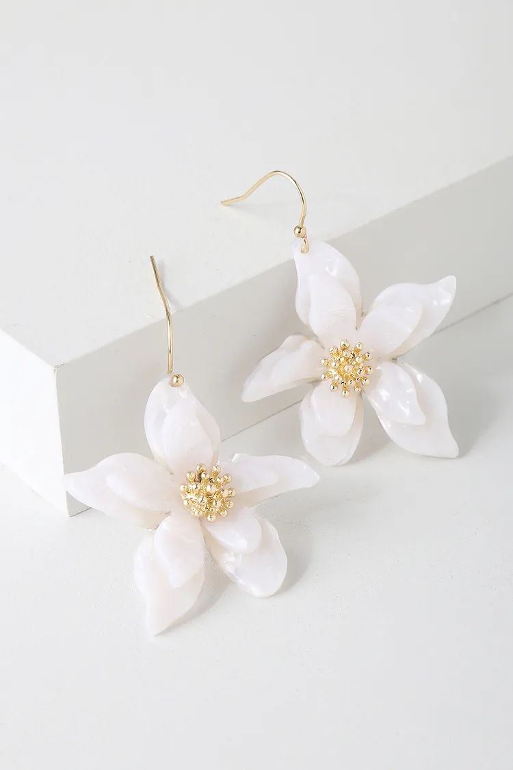 Riya Gold and White Flower Earrings | Lulus