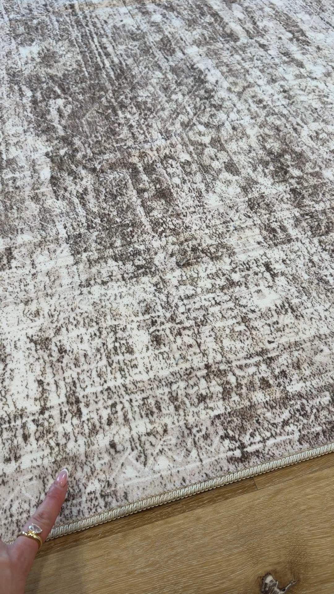 Washable large rug in color brown. #home #amazon #rugs 