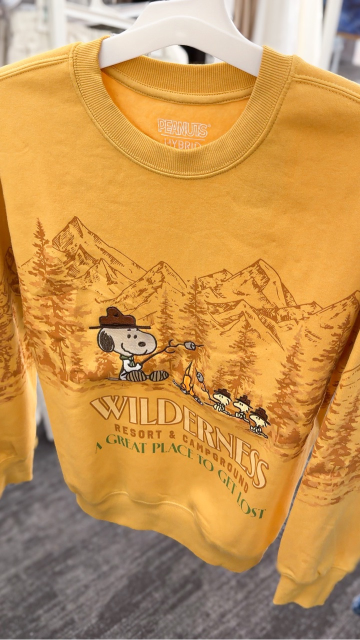 OMG! New Snoopy sweatshirt at Target and I LOVE it 🤍🏔️ Perfect for Snoopy lovers! The mountain print continues down both sleeves and there’s no print on the back. Tag or share with someone who would love this Snoopy sweatshirt!

#target #targetfinds #targetstyle #snoopyfinds #snoopylover