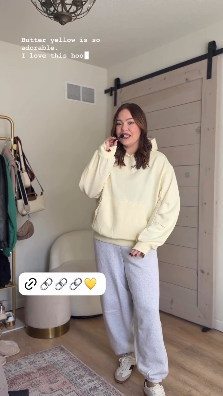 @aerie loungewear haul try on // butter yellow hoodie and grey sweatpants both in size medium 

#LTKootd #LTKMidsize #LTKmomlife