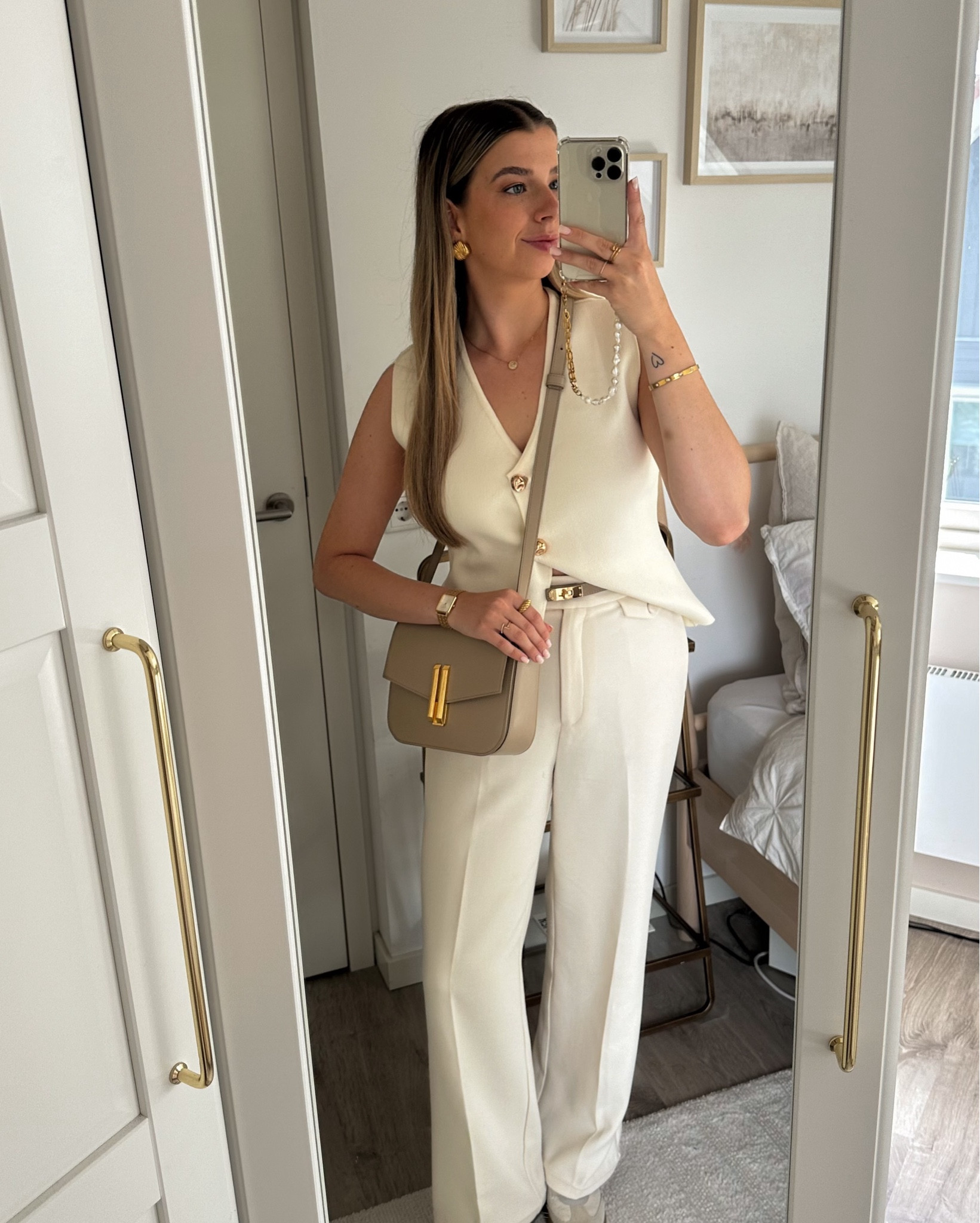 Monochrome summer outfit 🤍

Josh V trousers, combined with a heavyweight top from Zara with golden detailing, sneakers from Isabel Marant and the Vancouver bag from Demellier London. Golden accessories and jewellery, Rosefield watch and a selfmade phonecord

#LTKsummer #LTKstyletip #LTKeurope