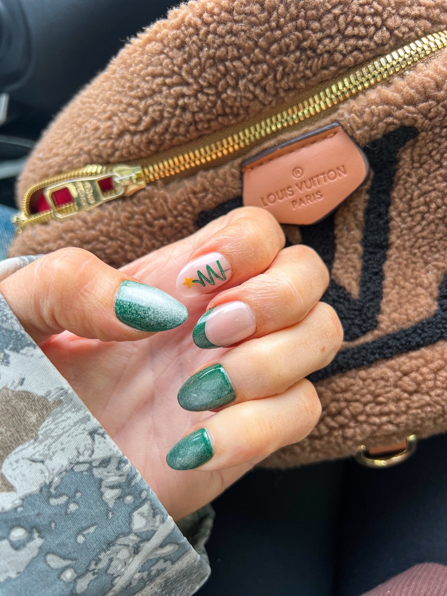 Glamnetic holiday nails 

#LTKCyberWeek #LTKGiftGuide #LTKHoliday