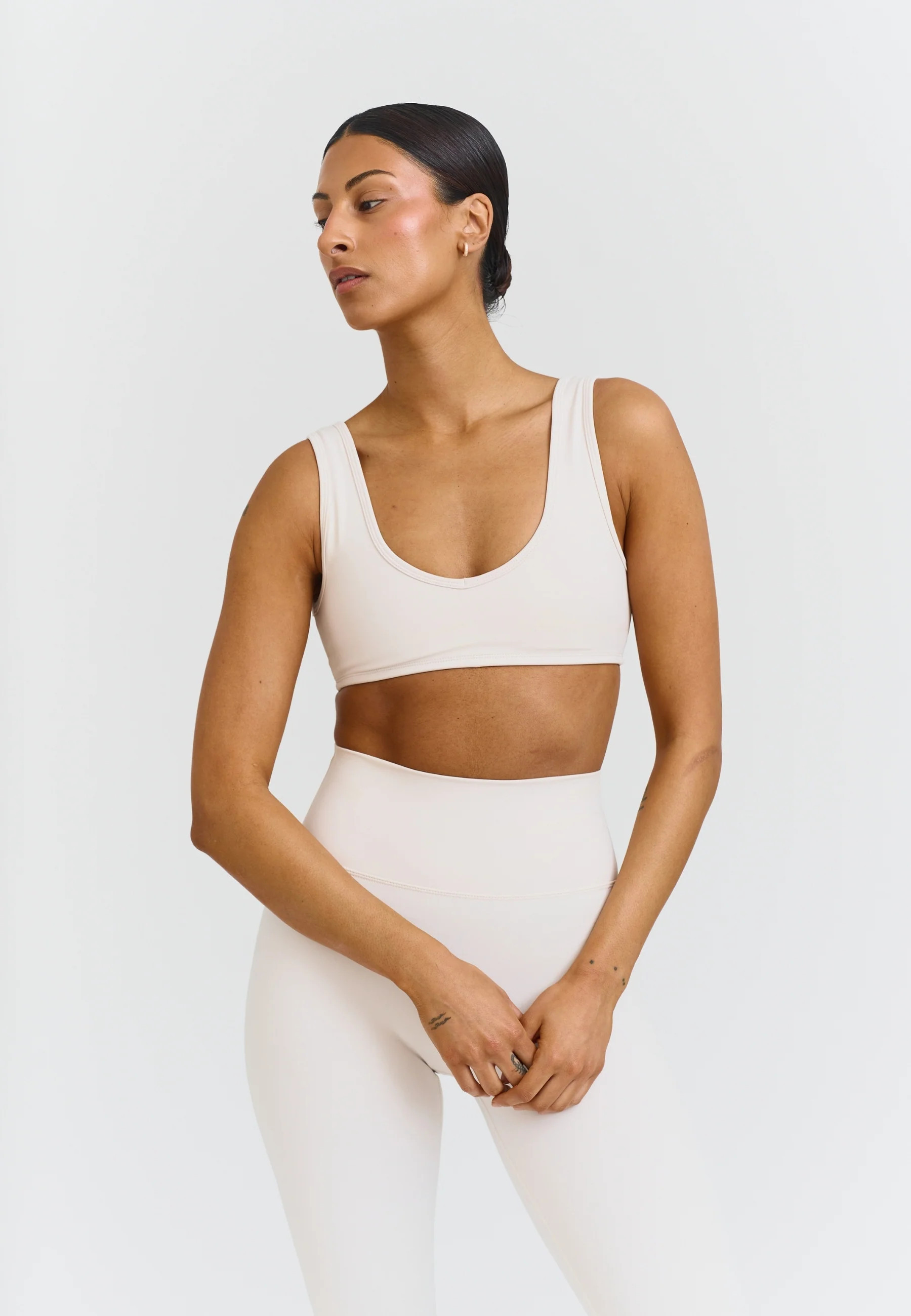 Softsculpt Deep V-Neck Bra - Marshmallow | Sisterly Tribe