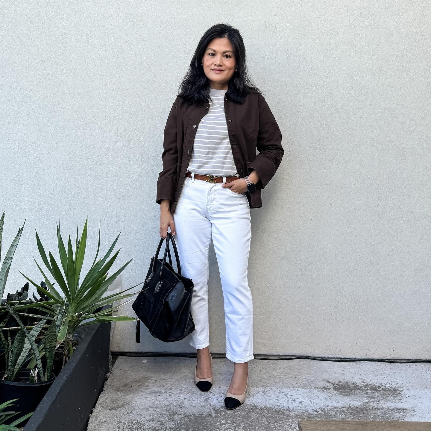 Happy Friday!! 🎉

𝐎𝐔𝐓𝐅𝐈𝐓 𝐃𝐄𝐓𝐀𝐈𝐋𝐒:
Shoes: @marc.fisher ; Jeans & Jacket: @oldnavy ; Shirt: @mujiusa ; Bag & Belt: @celine 

#osipjeansweek #petitestyle #fallfashion #browntrend #real #realoutfitgram #everydaystyle #whatiactuallywore #fallstyle