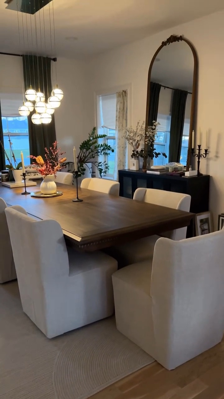 If there’s one thing that I love about the fall & winter is that I get to lean into all of the moody vibes that makes my heart sing. I’m holding onto this view for a little longer before Santa comes to town 
#DiningRoom #HomeDecor 
.
.
#diningroomdecor #diningroomdesign #moodydecor #homedecorideas #hostesswiththemostess

#LTKHome #LTKfoodie