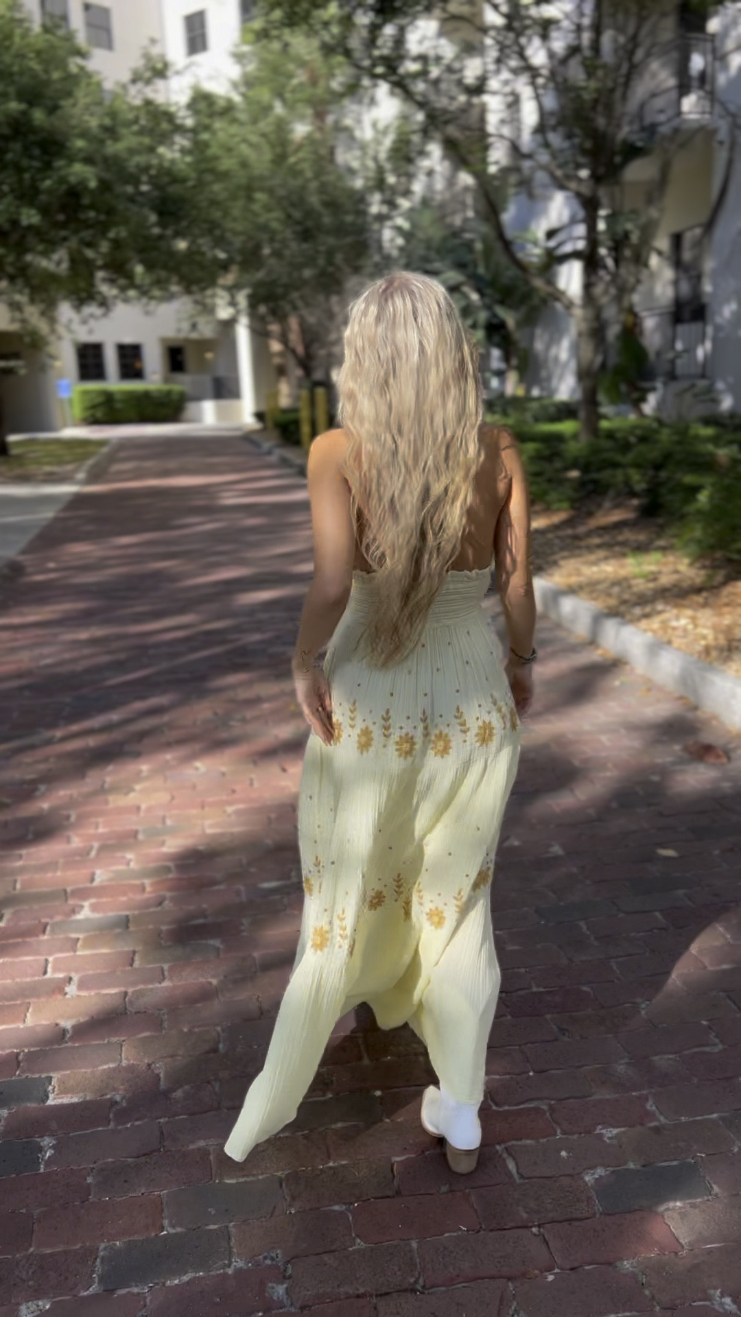 the perfect embroidered dress for summer 🌞 flattering fit, beautiful details & pockets!

I’m 5’3 wearing an XS

#springdress #summerdress #freepeople #dresswithpockets #beach #picnic #wavyhair #beachwaves #longhair #cowgirlboots #coastalcowgirl

#LTKSeasonal #LTKfit #LTKbeauty