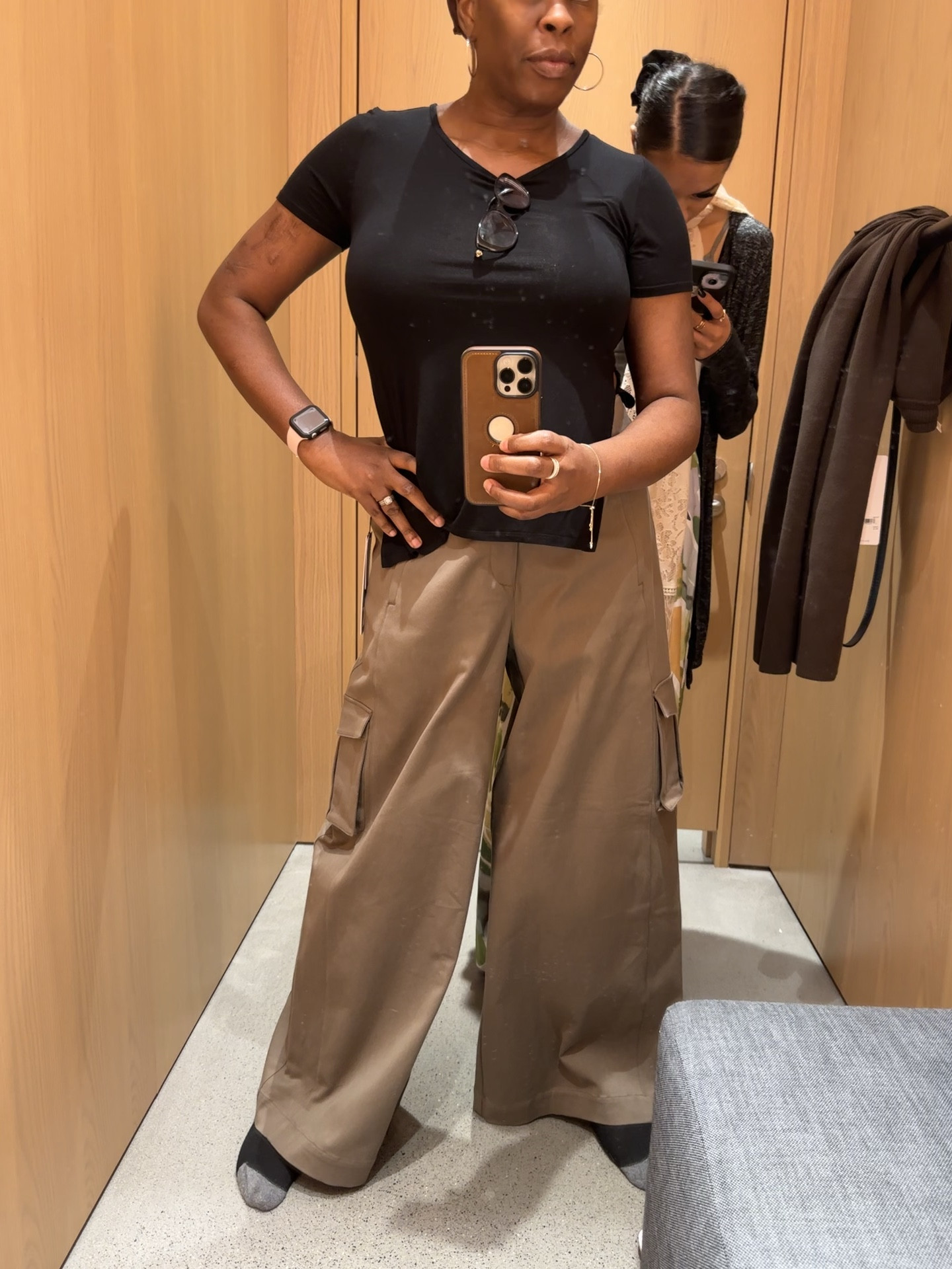These pants are my new favorite. If you are into wide leg and comfy…run!  They are so soft and comfortable. I’m typically a X-large but these are a large and fit perfectly.
#alo


#LTKfitness #LTKstyletip