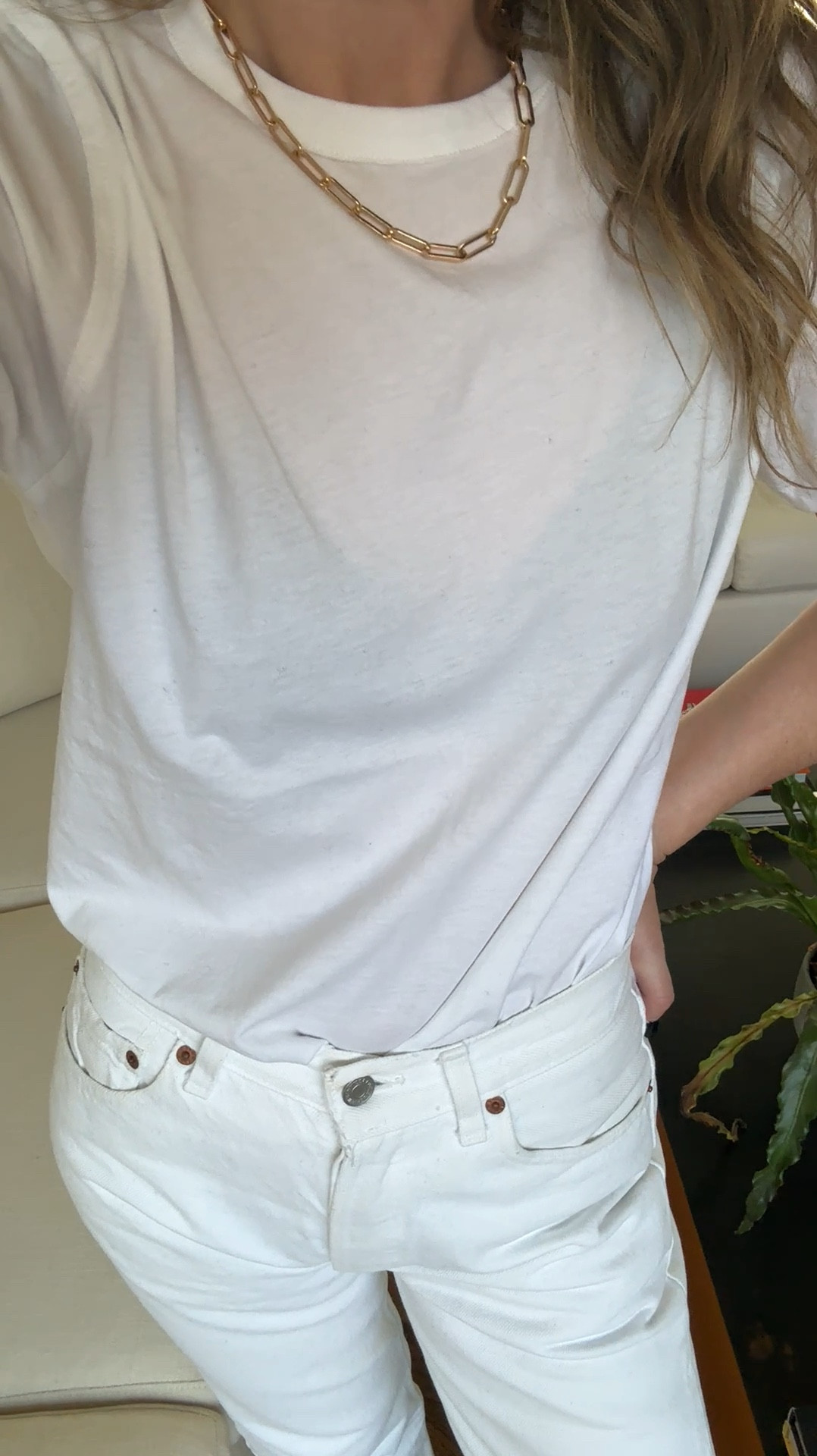 Sold out NYC Tee 

White trousers | white top | lunch outfit |  jewellery | winter | February 



#LTKspring #LTKuk #LTKdatenight