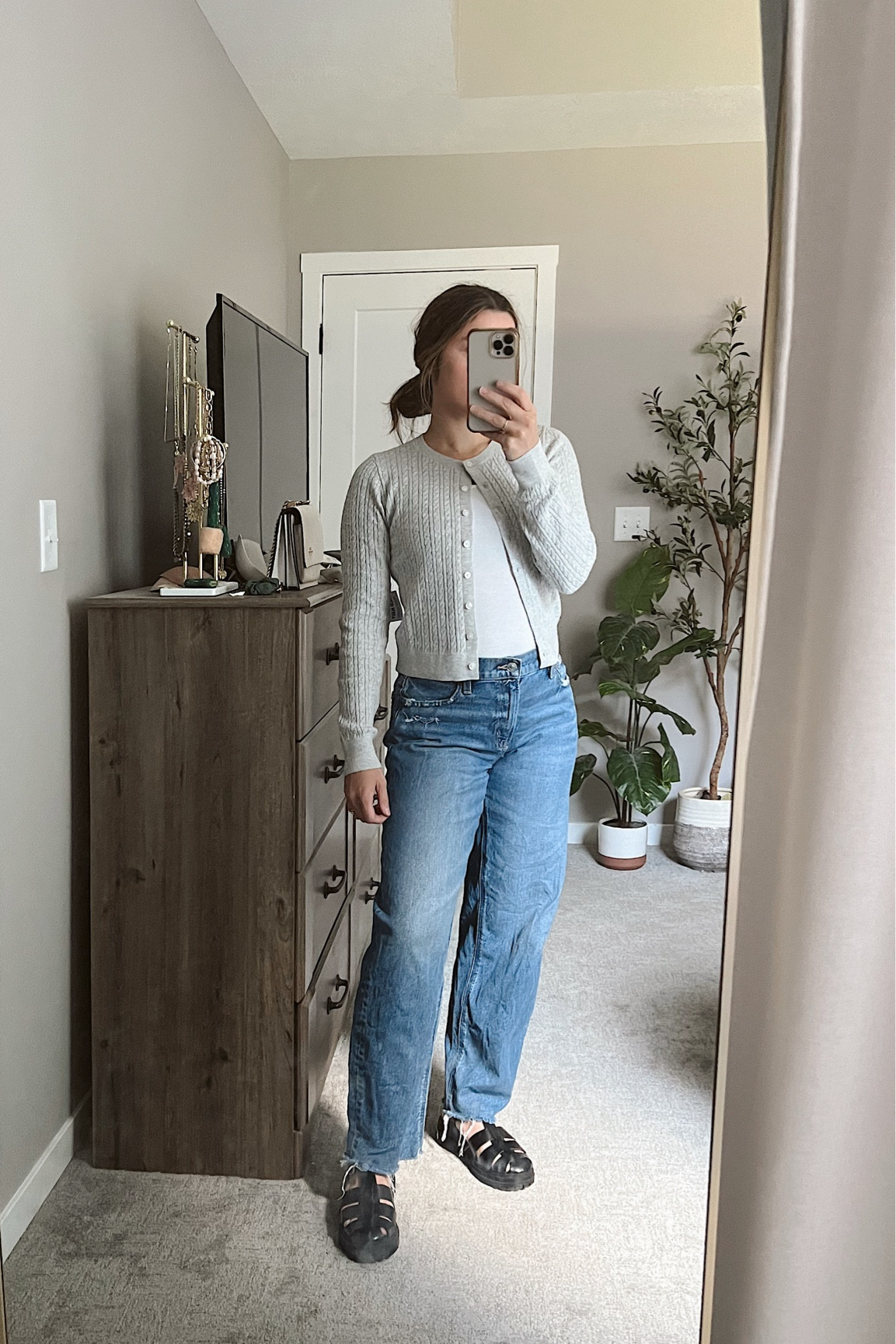 Jeans are true to size
American Eagle barrel jeans
Mid rise
Have stretch
Wearing 27 reg, I’m 5’2 & should have gotten short

Old navy sweater true to size
Wearing xs
Very soft
Cropped

Fall outfits, teacher outfit, jeans, barrel jeans 

#LTKFallSale #LTKSeasonal #LTKFindsUnder50