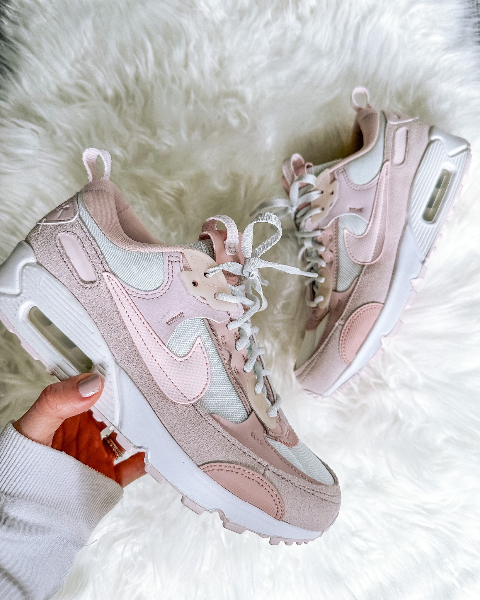 Light pink Nike sneakers 

#LTKshoecrush #LTKfitness #LTKover40