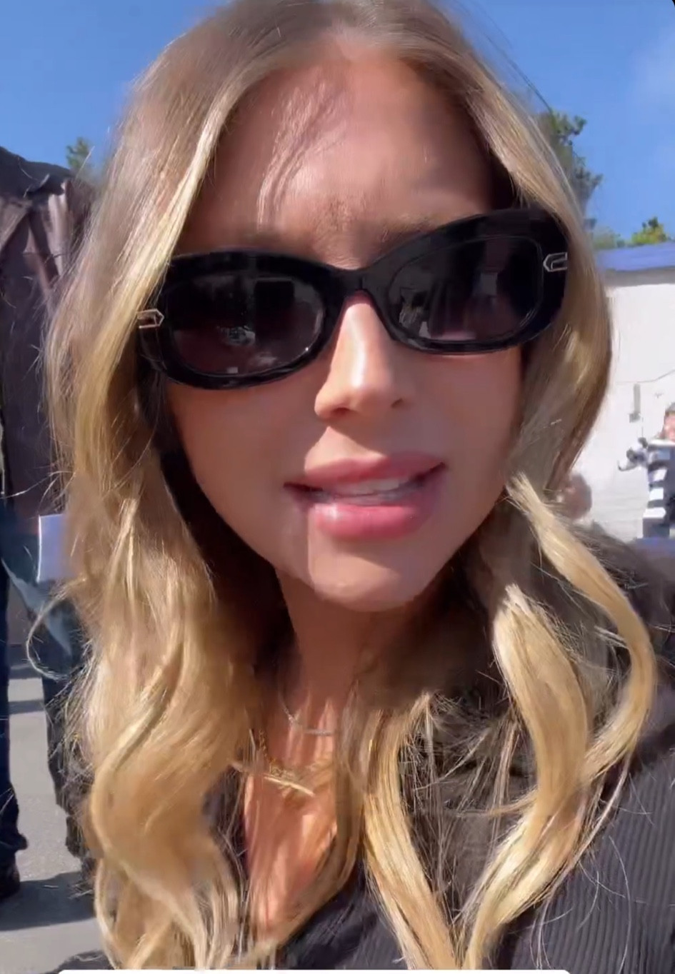 Shop Stassi Schroeder's black sunglasses


#LTKsalealert #LTKstyletip #LTKFind
