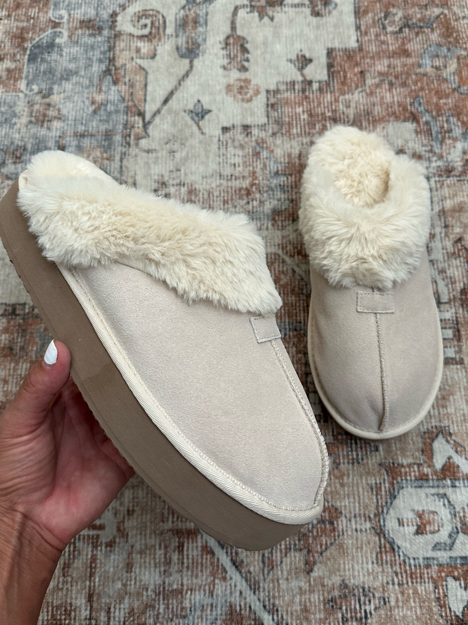 Walmart Ugg Inspired Slides! So cute! 🍂 #walmart #walmartfinds #uggs #slippers

#LTKFind #LTKSeasonal #LTKfamily