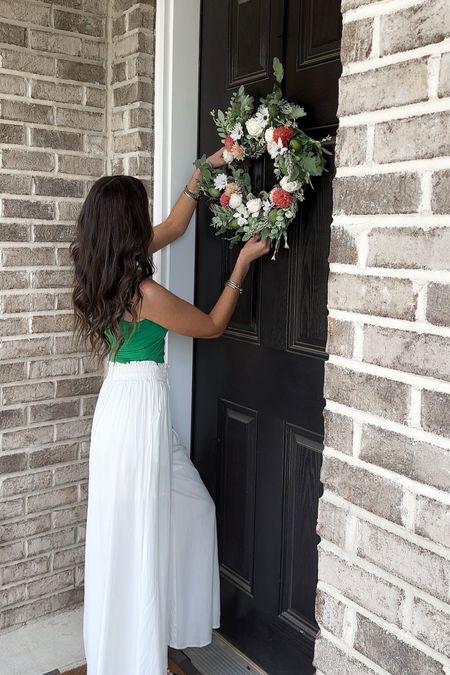 Amazon front porch floral wreath for spring & summer 🌸 

Wearing size small in the white linen pants & size medium in green tank 



#LTKSeasonal #LTKhome #LTKstyletip