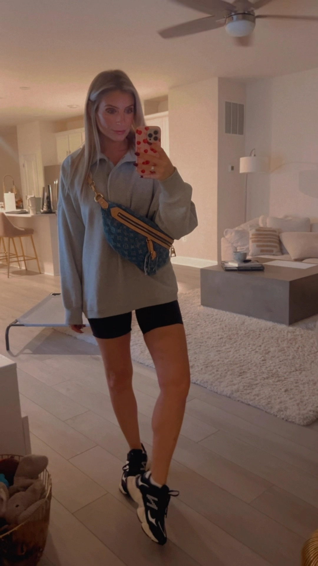 Already have this sweatshirt in 3 colors, it’s amazing 🖤🤍

Sweatshirt - sized up to medium
Shorts - small
Shoes - true to size  


#LTKActive #LTKSaleAlert #LTKVideo