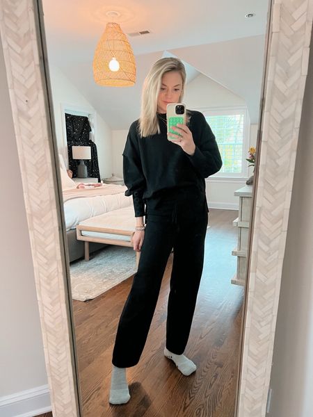 Amazon lounge set under $50- wore this home from the hospital & perfect for postpartum.  

Wearing size small and I’m 5’5 (the pants shrunk a little in the dryer, just fyi, you may want to hang dry or size up 

postpartum, pregnancy, maternity, hospital bag 

#LTKbump #LTKfindsunder50