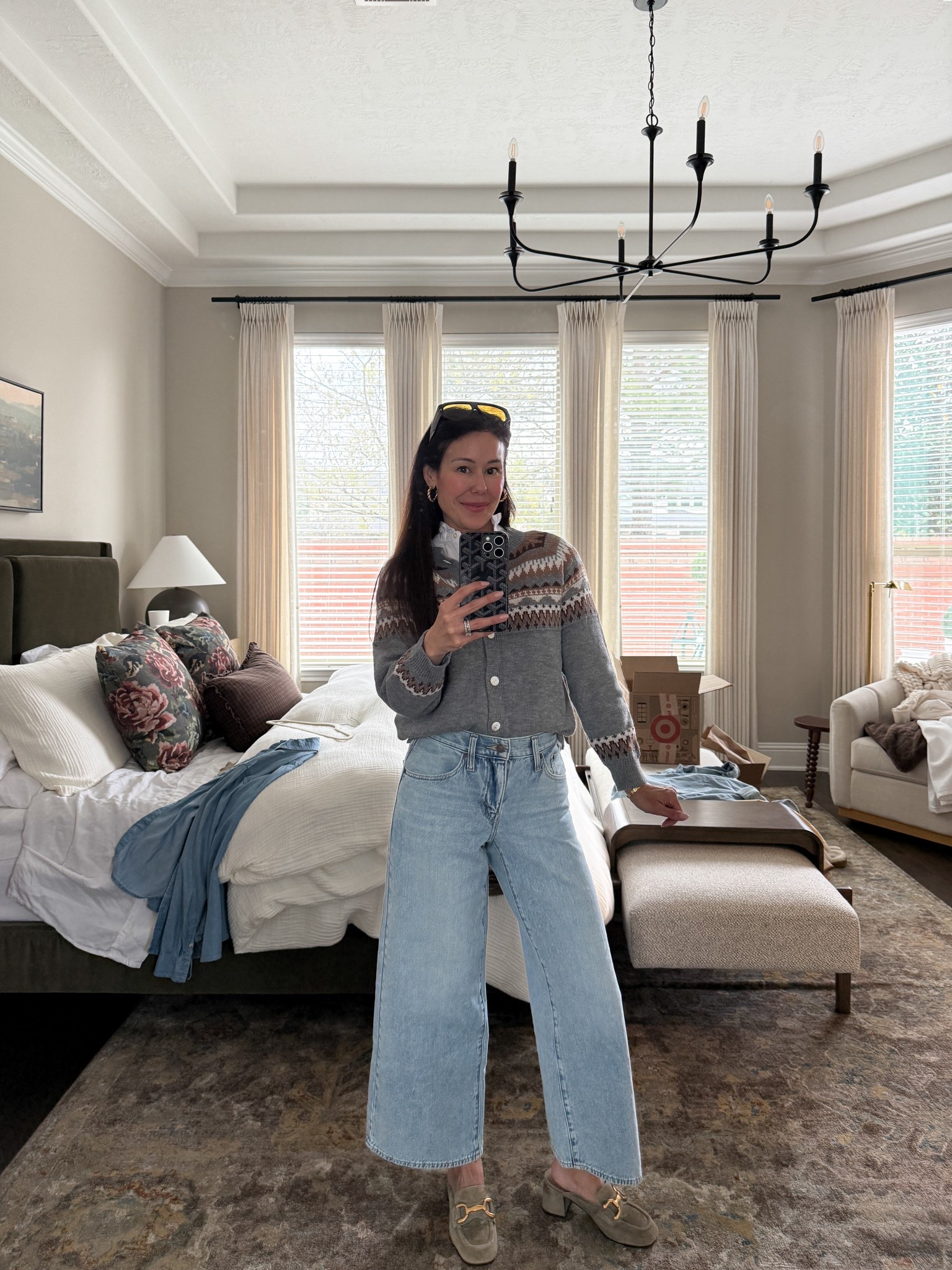 Just unboxed a Target order and immediately went back and ordered these jeans again so I’d have two pairs on rotation — they’re that good. 🤎 The denim is incredibly soft, the wide-leg fit is so flattering, and they feel like the perfect easy jean for spring. One of those pieces you’ll reach for over and over. Linked my exact pair here!

#LTKgrwm