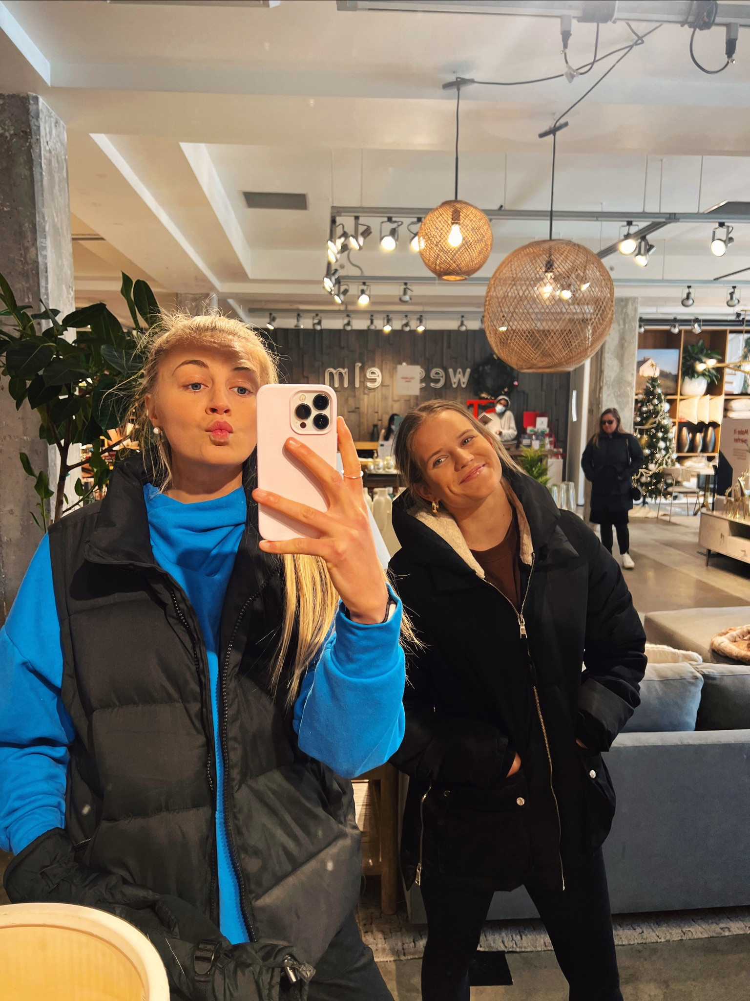the best oversized puffer + high neck sweatshirt!! love the color on the sweatshirt as well - great price for the quality!!🤍

linked another puffer parka vest as well that i think would be super cute with leggings & booties or sneakers for athleisure!!

#LTKfit