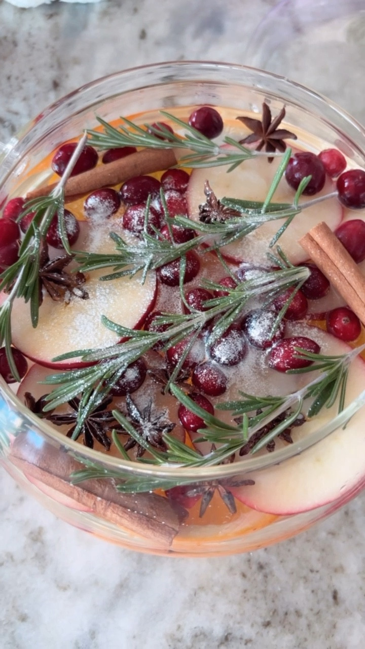Make your home smell like Christmas with this simple organic simmer pot idea 🎄

#LTKHoliday #LTKWatchNow #LTKGiftGuide