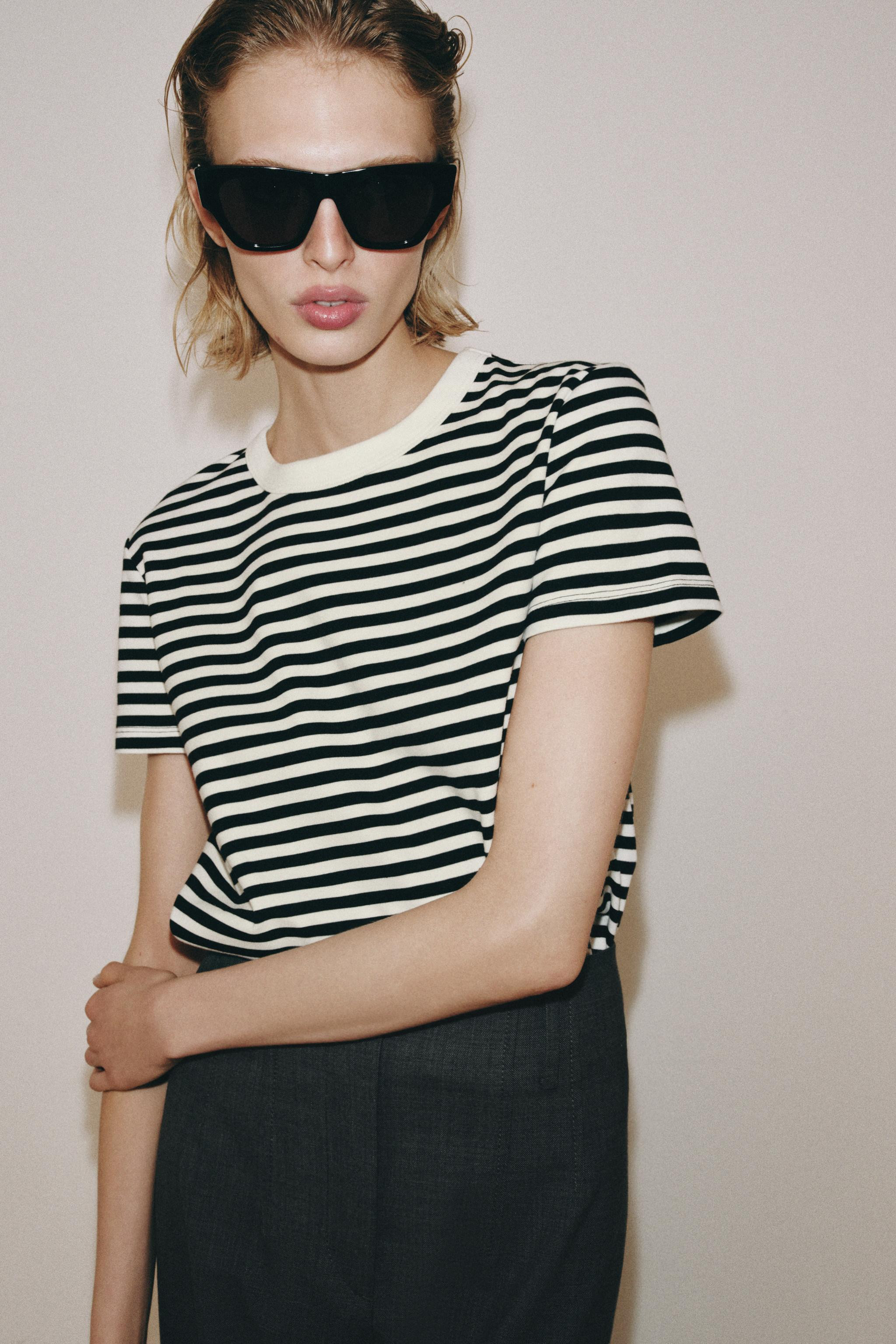 REGULAR FIT - ROUND NECK - NORMAL LENGTH - SHORT SLEEVET-shirt made of stretchy and flexible knit... | Zara US