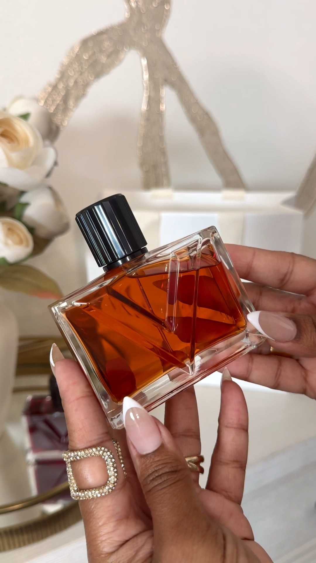 Valentino New Vendetta 
His & Hers 
Donna 
TOP NOTES: Blood orange nectar accord 
HEART NOTES: Tuberose Osmobloom 
BASE NOTES: Sandalwood
Uoma
TOP NOTES: Ginger extract 
HEART NOTES: Cinnamon liqueur accord BASE NOTES: Patchouli

#LTKdayinmylife #LTKgrwm