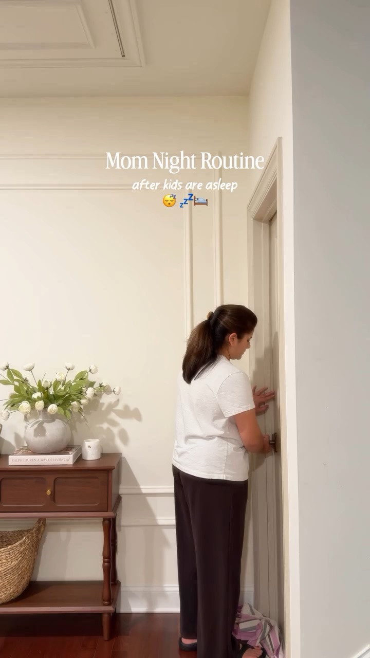 Cleaning up the little messes that made the biggest memories today 💟

#momroutine #bedtime #momof2 #nightroutine #cleaning