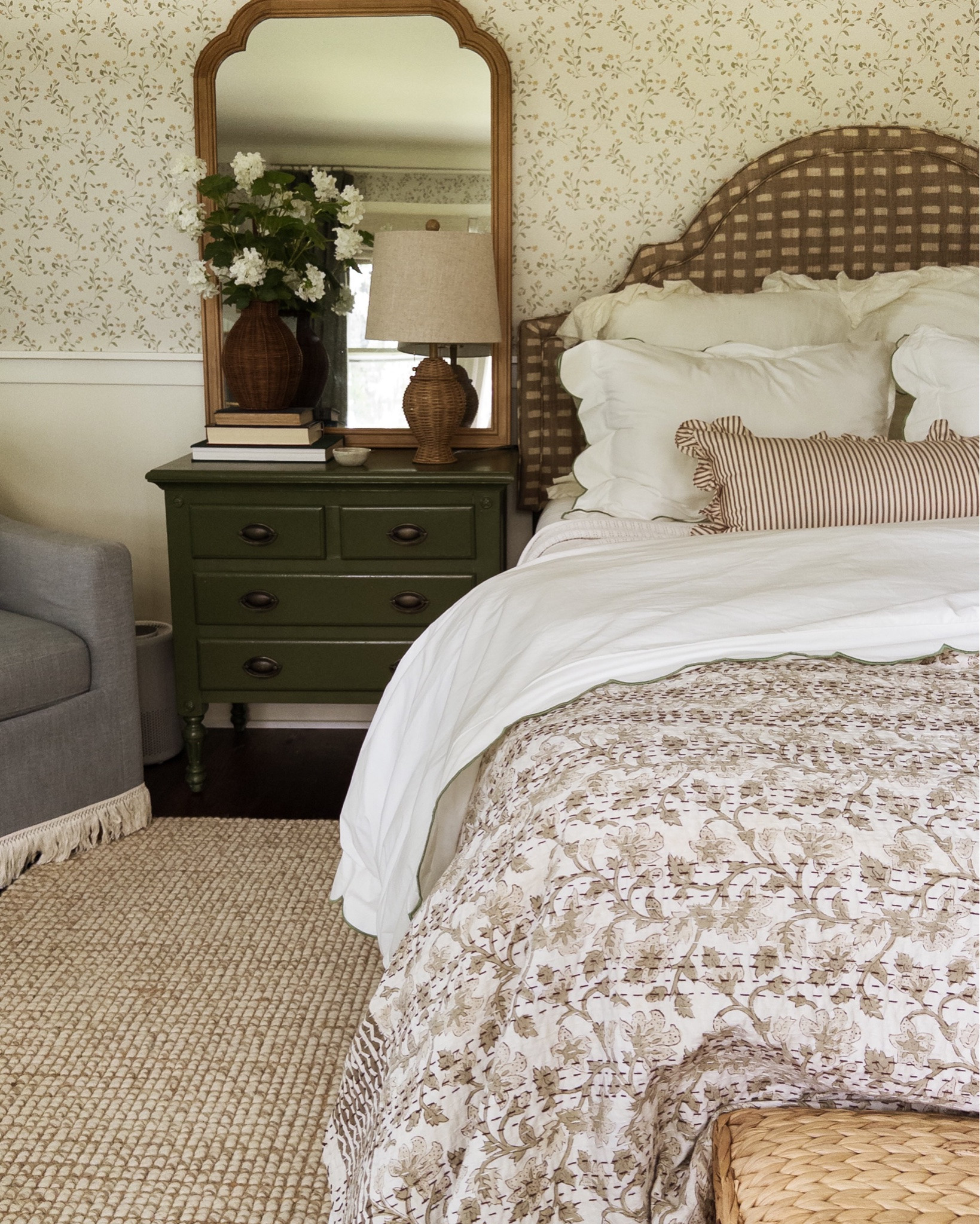 Perfect whimsical wallpaper from @lovevsdesign

#LTKHome #LTKSaleAlert #LTKdayinmylife