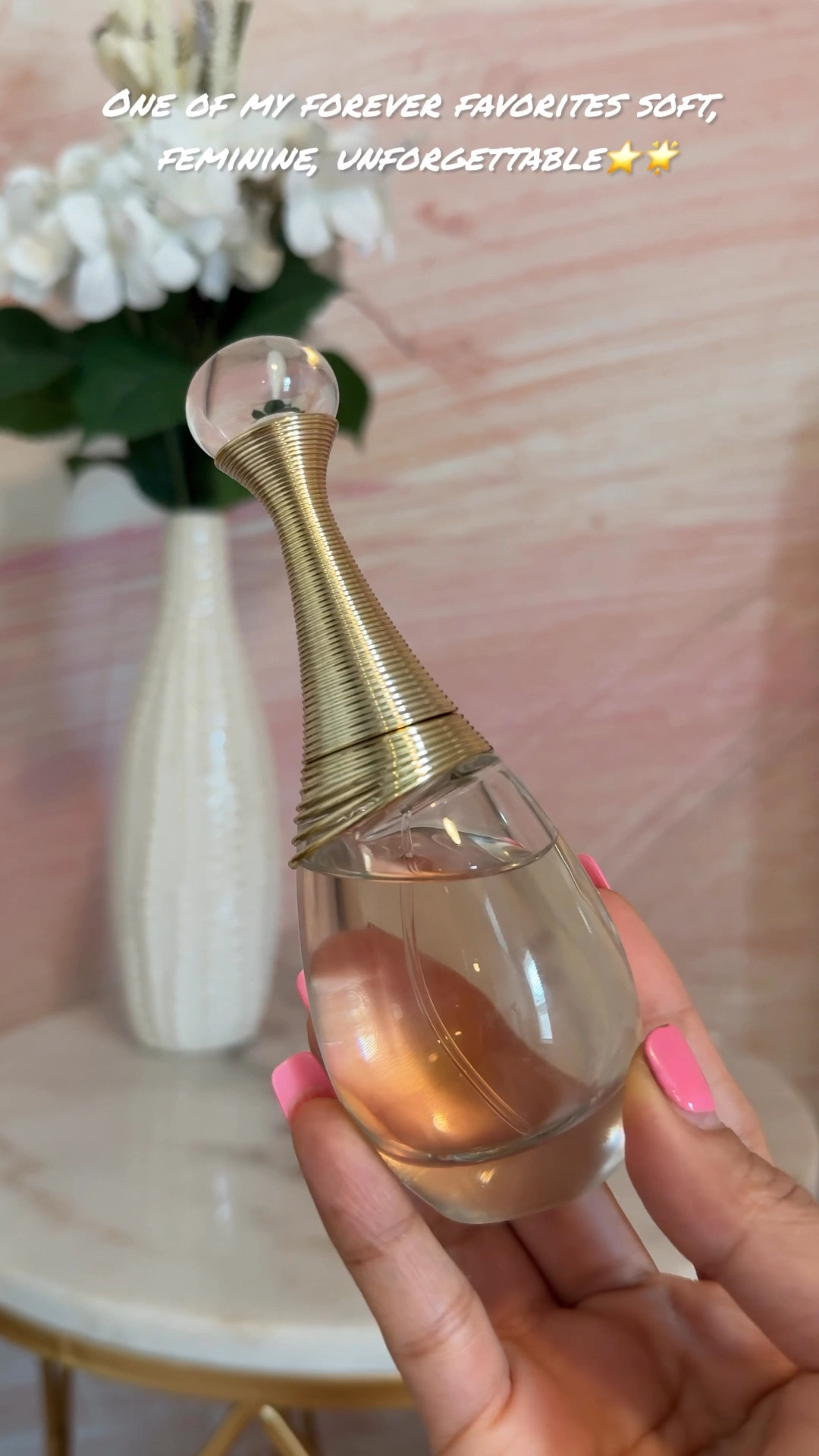 Delicate florals, golden glow — J’adore is always the final touch⭐️🌟 #perfume #diorbeauty #dior #fragance #diorbeautylovers