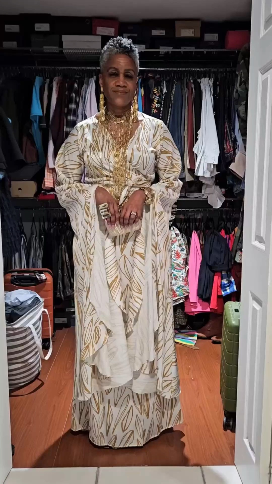 GRWM.....for a gala.

I pulled this dress out of the closet for a spin around the dinner table and the dance floor. Folks thought it was giving royal, regal, and goddess vibes. I'll own all of those adjectives. 

Dress: Diarrablu
Shoes: Steve Madden @stevemadden-us 