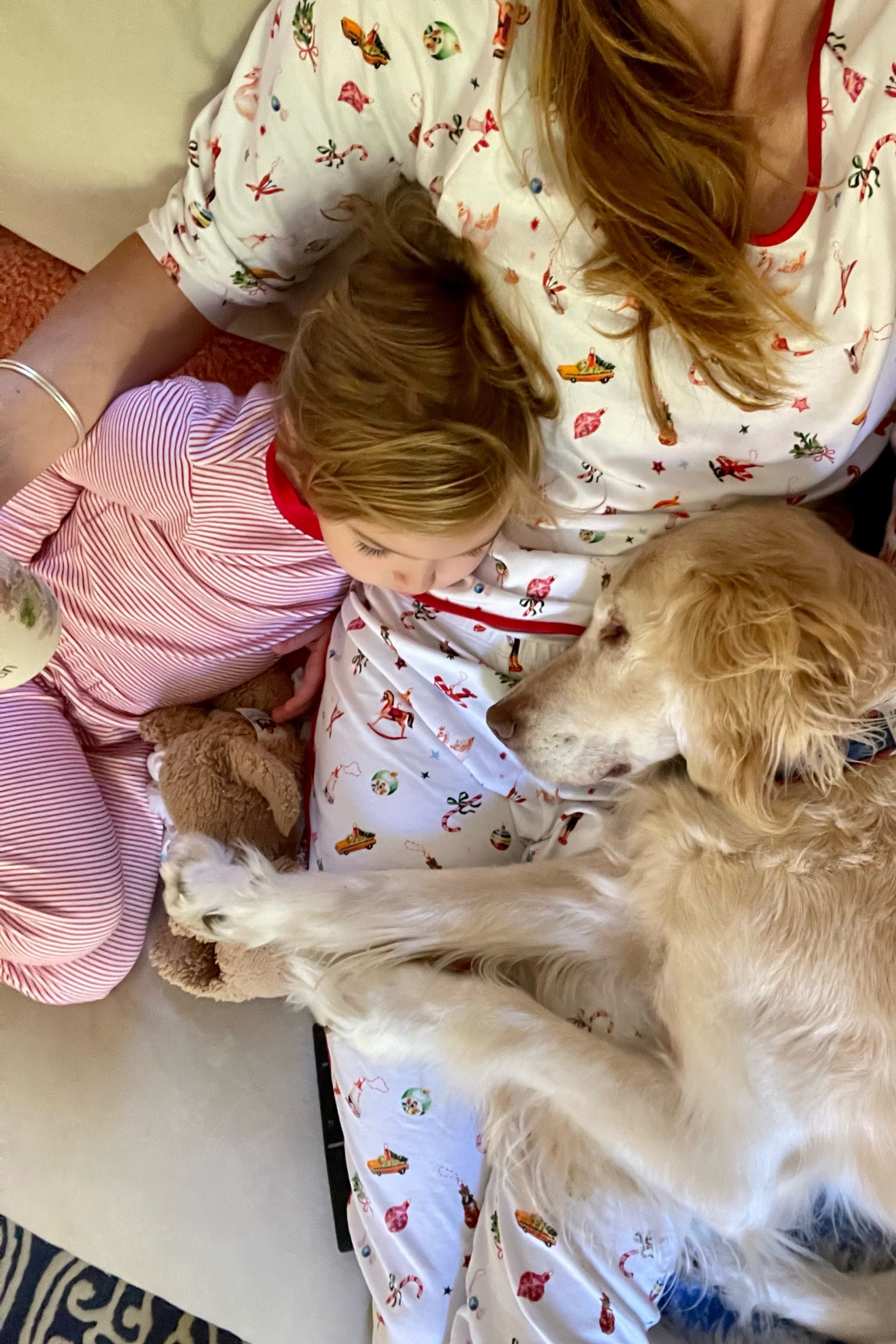 Cozying up in our Lake Holiday pajamas. ♥️🤍