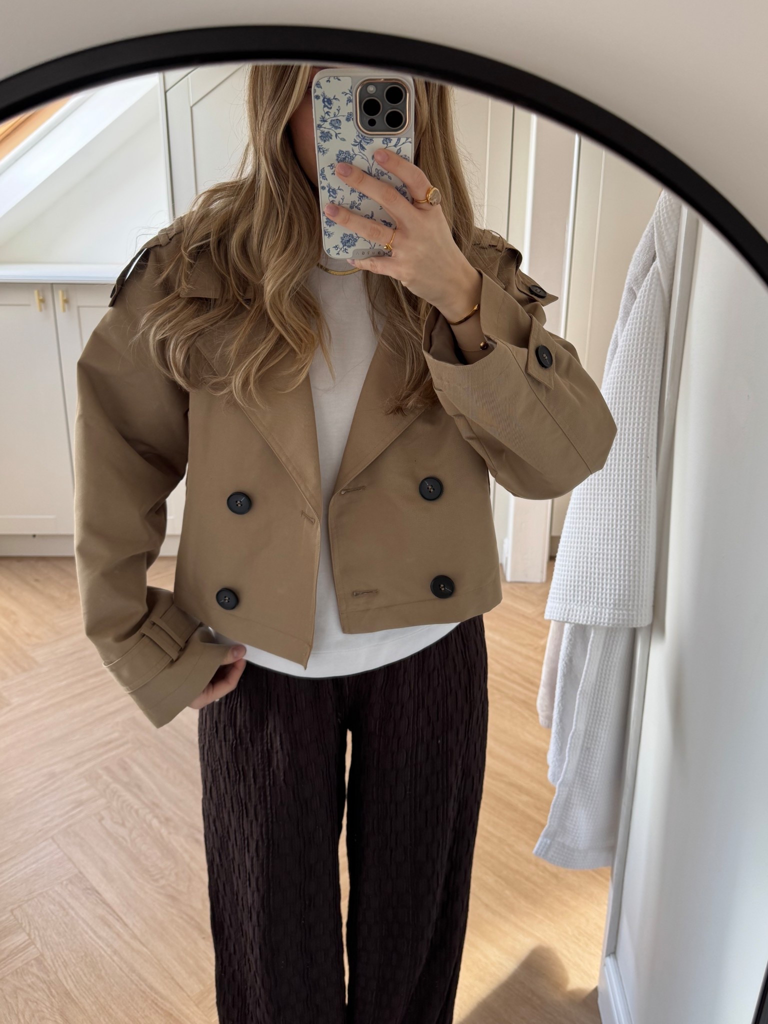 Zara Spring jacket 🧥 a perfect cropped trench! Classic and goes with everything🌞 (wearing size medium - a small would have also been fine) 

#LTKspring