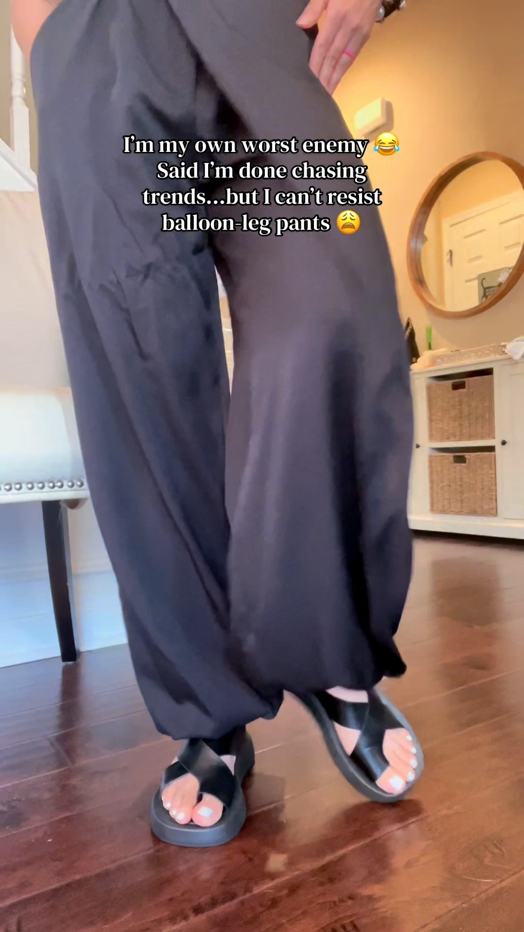 I’m my own worst enemy 😂
I said I’m done chasing trends… but here we are 😩

• Elastic waistband (back)
• Functional side pocket
• Draped front with button closure

Effortless, comfy, and so versatile—heels, flats, or sneakers ✔️