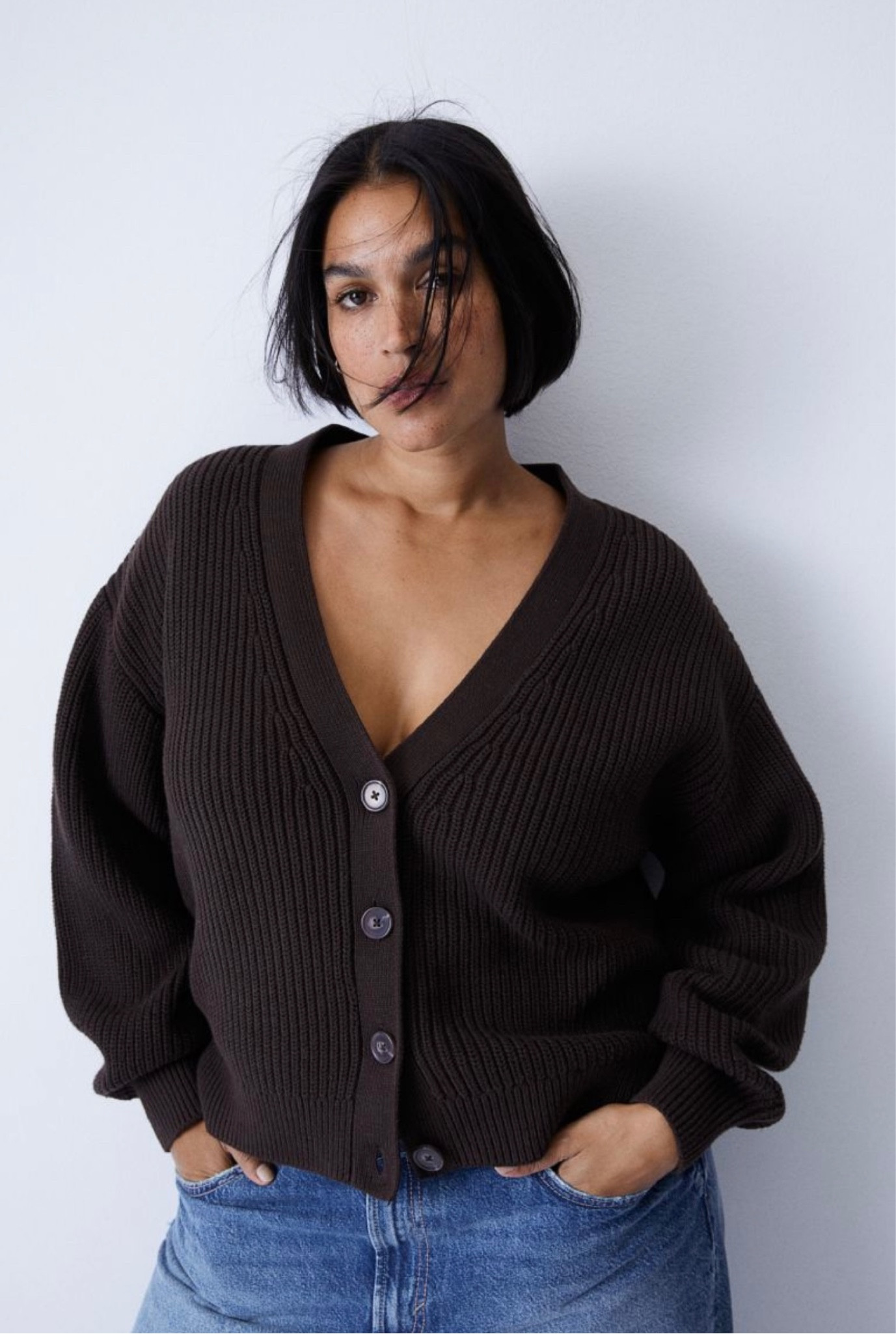 Brown knitted cardigan for autumn/winter🤎 #handm #autumnwinter #autumnoutfit #knitwear

#LTKSeasonal #LTKFind #LTKstyletip