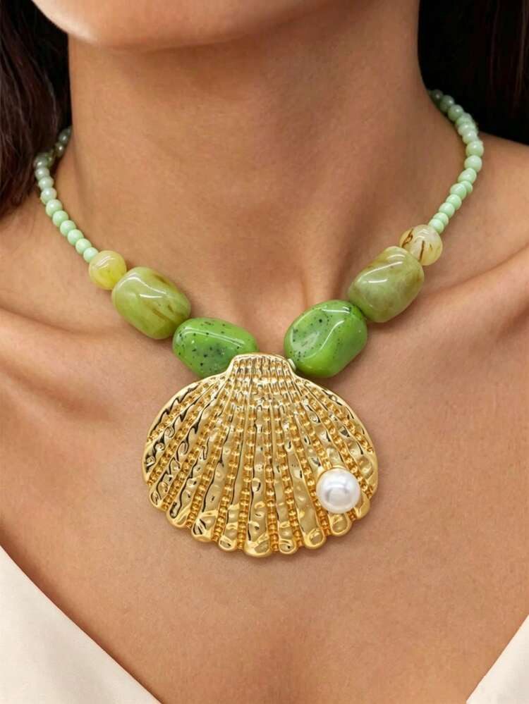 1pc Women's Fashion Bohemian Beach Vacation Exaggerated Large Metal Shell Pendant Beaded Short Ne... | SHEIN