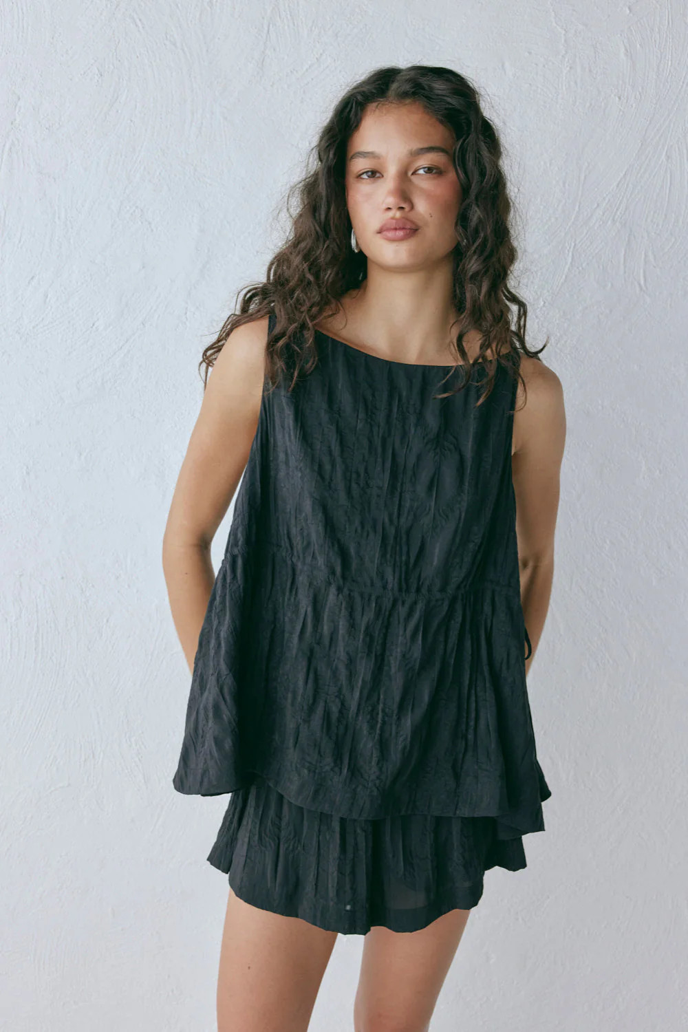 Indi Top Crinkle Black | VRG Grl