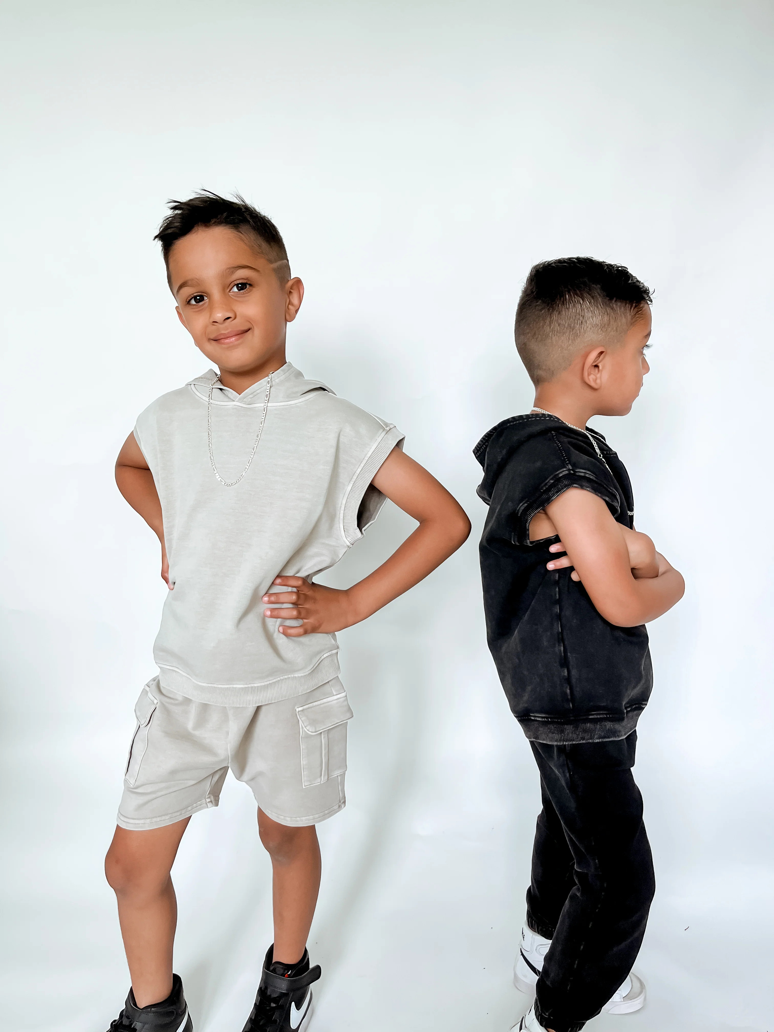 OFF DUTY SLEEVELESS WASHED HOODIE | Sydney and Co.