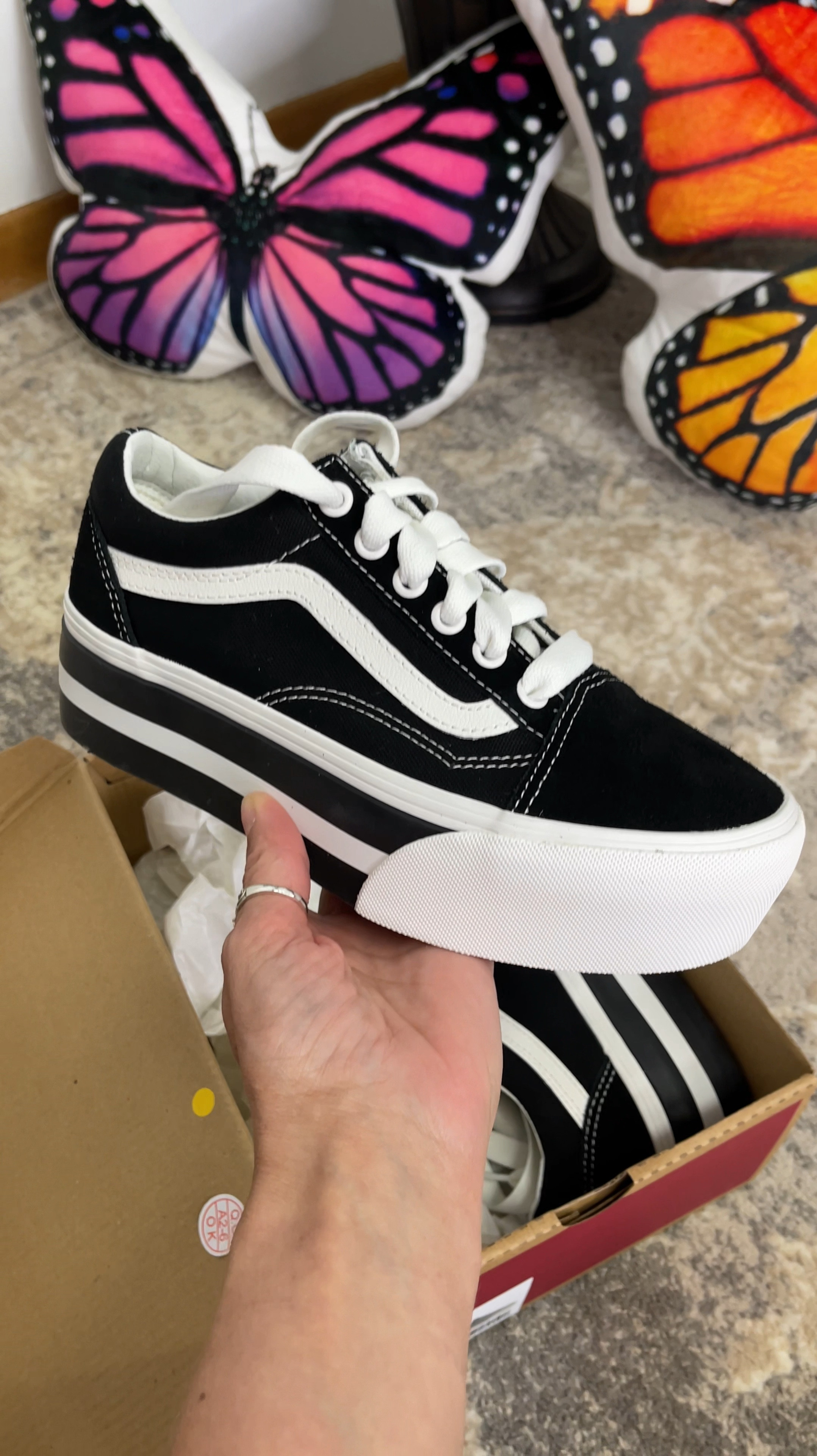 Cute New Vans Platform Sneakers. Super comfortable!



Vans sneakers
Platform sneakers 
Sneakers
Alt style alt fashion
Alternative style
Alternative fashion 
Stackform
Vans stackforms
Vans shoes
New vans
Black and white vans
Comfortable platforms
Cute sneakers

#LTKShoeCrush #LTKFindsUnder100 #LTKVideo
