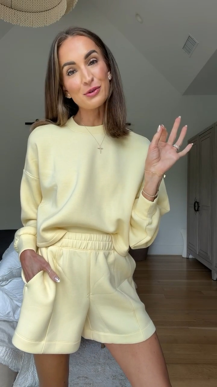 This adorable butter yellow set is 50% off today! 💛💛