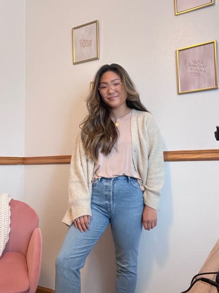 The easiest outfit — a tank and jeans with a sweater for the cooler mornings ☀️ wearing a small in the tank, 27 in the jeans!