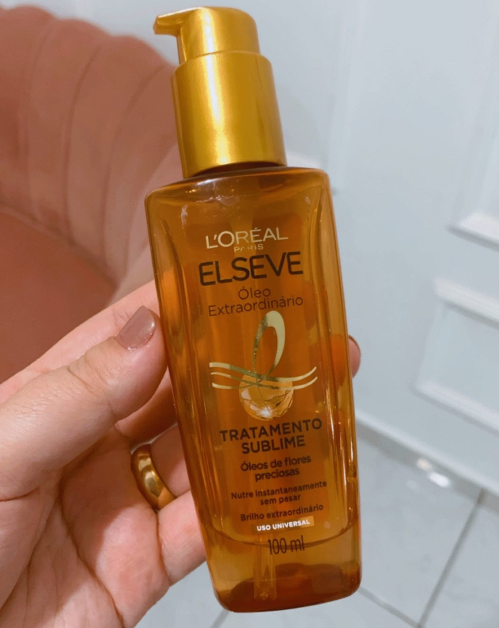 Óleo L’Oréal elseve ✨
Produto maravilhoso e com custo benefício:
• Promove brilho e nutrição 
• Controla a frizz 
• Protetor térmico até 230•c
Várias formas de usar: 
•Fazendo umectação • antes do secador • e como finalizador 
Eu uso e amo, recomendo de olhos fechados é incrível 🤩 

#lorealelseve #cabelo #oleocapilar #dicadebeleza #beauty #dicas #trend #umectacao
 #LTKbeleza #LTK 

#LTKbrasil #LTKVideo #LTKbeauty