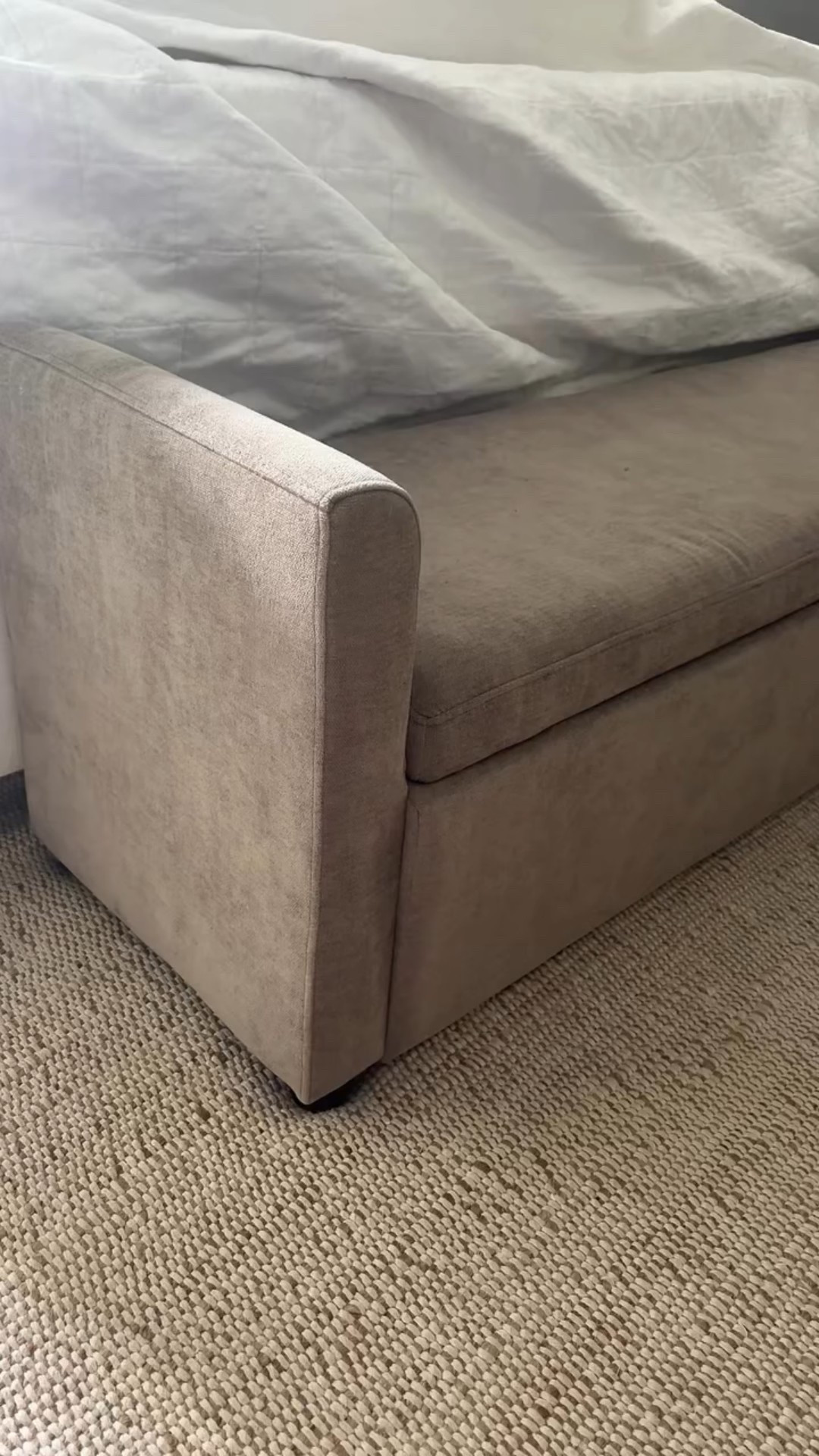 If you’re not using a bench that has storage- you’ve gotta make the switch!

🔗 this bench all my other home finds are linked in my bio! You can also comment “SHOP” and I’ll send it your inbox!

#storagesolutions #homedecor #homefinds #ad
#furniturefinds #hometour #homefinds #storagebench #organizedhome