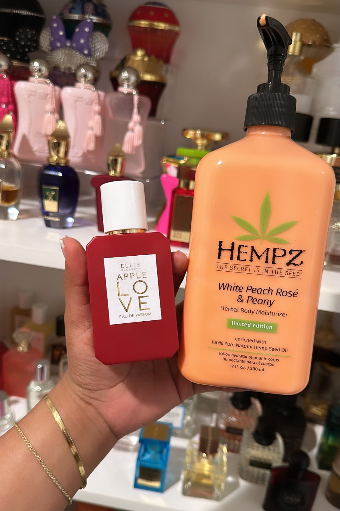 Yummy perfume combo that I’ve been obsessed with lately!

Apple Love has notes of red apple, peach, mandarin, sugar cane, plum blossom, osmanthus, lily-of-the-valley, Madagascar vanilla, musk, ambroxan, and sandalwood!

It is a vibrant, sweet, and fruity scent that is so perfect for summer! 😍 

#perfume #applelove #ellisbrooklyn #perfumelayering #perfumecombo

#LTKbeauty