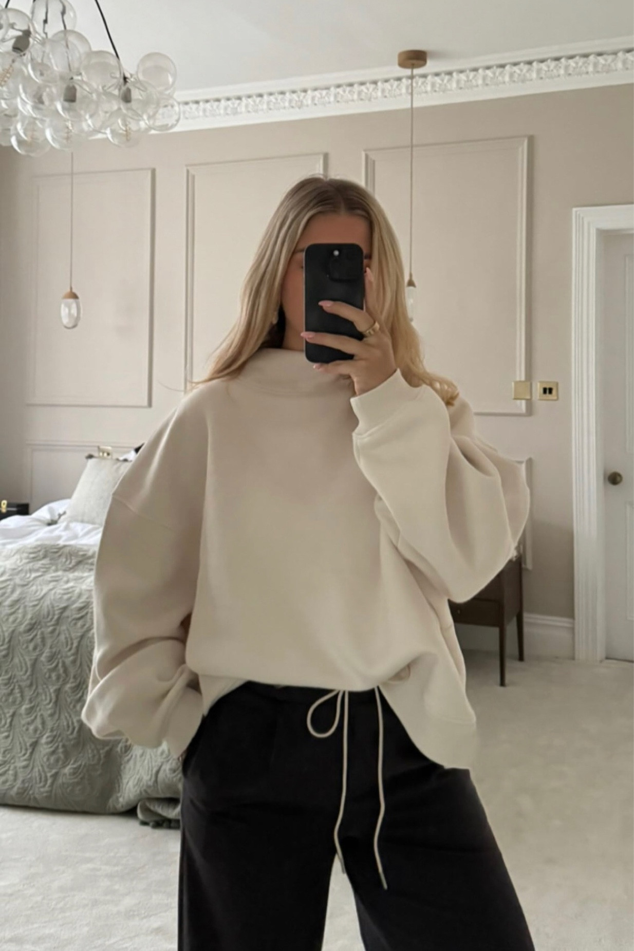 Oversized jumper, wide leg trousers

#LTKstyletip #LTKSeasonal #LTKeurope