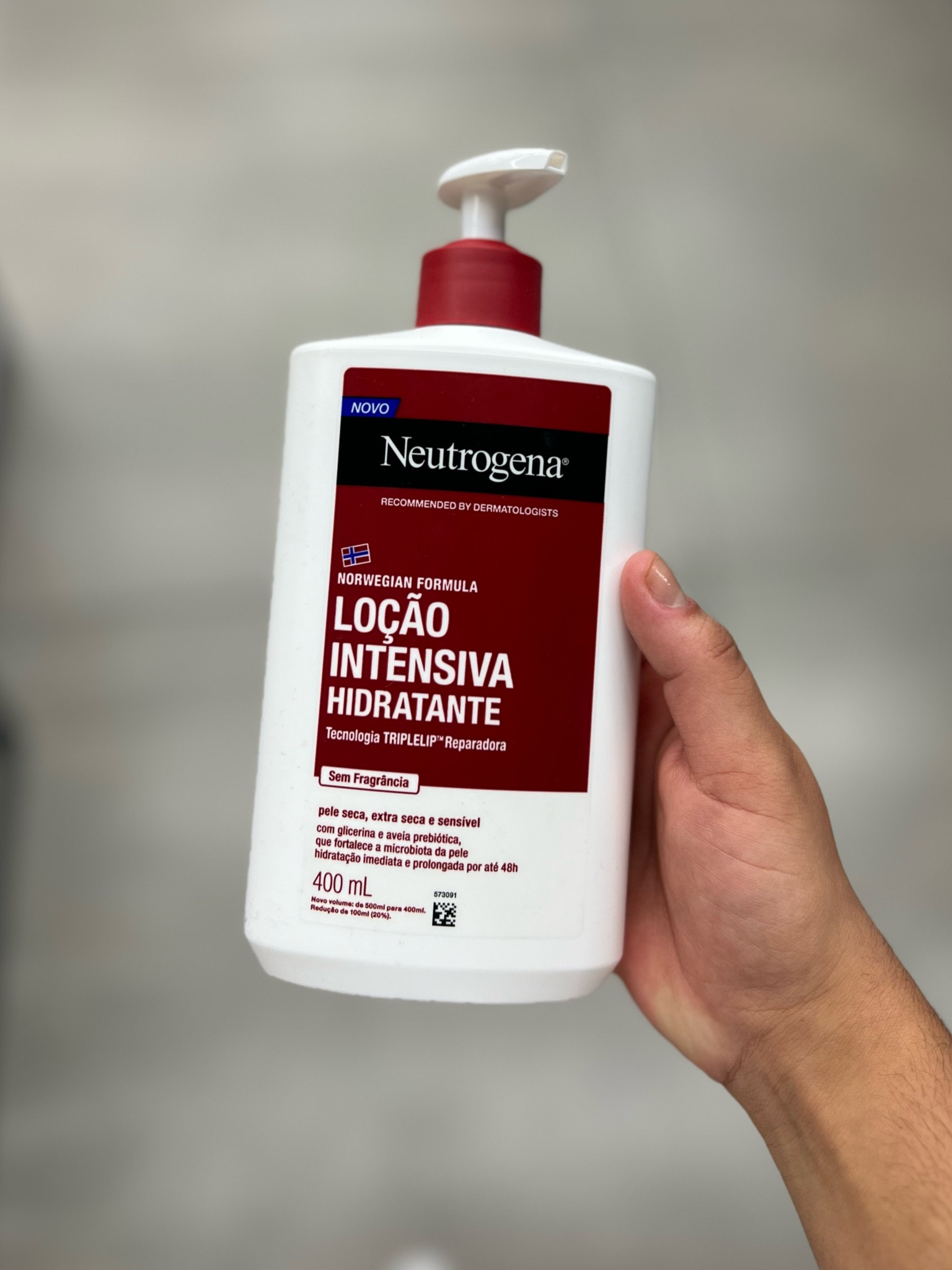 Hidratante corporal para peles secas e extrassecas. Neutrogena Norwegian Intensivo sem Fragrância fortalece a microbiota da pele e promove hidratação por até 48 horas.

O Hidratante Corporal Neutrogena Norwegian Intensivo sem Fragrância reduz o aspecto esbranquiçado e de descamação causada pelo ressecamento excessivo da pele.  Sua fórmula conta com a Tecnologia TRIPLELIP™ Reparadora com glicerina e aveia prebiótica, que fortalece a microbiota da pele. 

#LTKbrasil #LTKbeauty