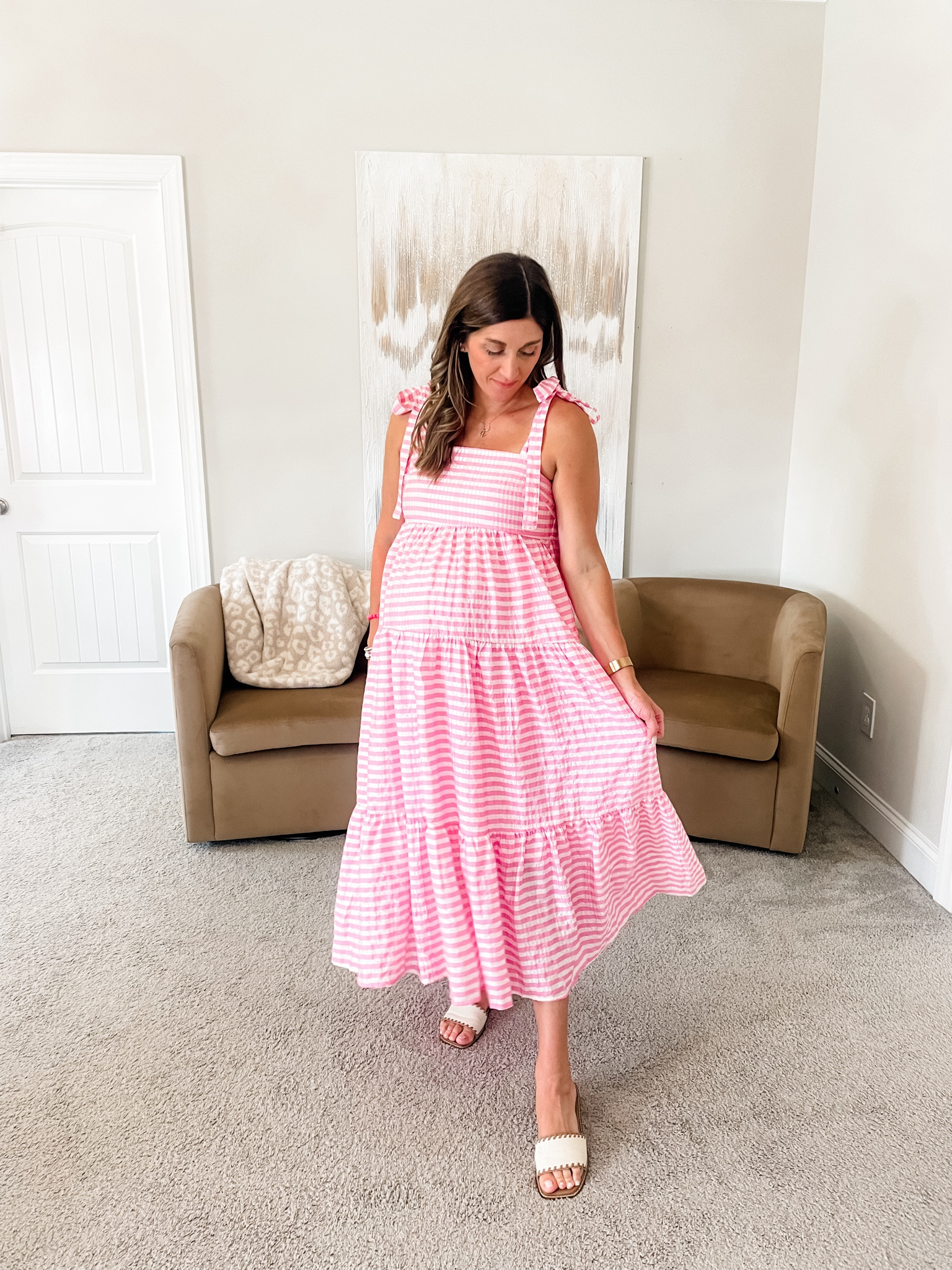 This dress is absolutely stunning and works perfectly if you’re pregnant or not! Has adjustable shoulder ties and fits true to size! Wearing a medium. Shop 30% off today with code: SUMMERLOOKS

Click below to shop!


#LTKStyleTip #LTKBump #LTKSaleAlert
