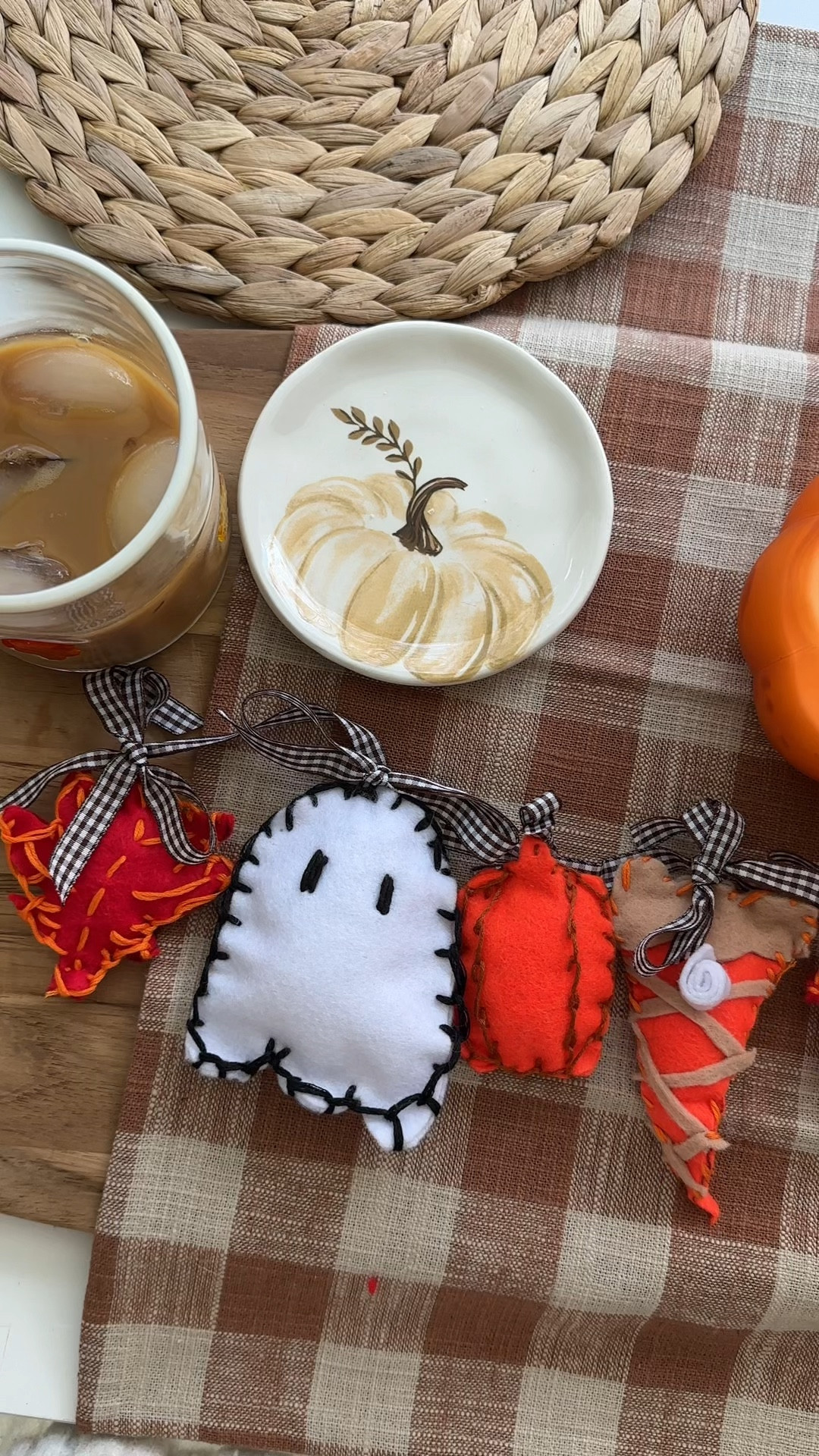 DIY Spooky fall felt garland 

#LTKVideo #LTKSeasonal