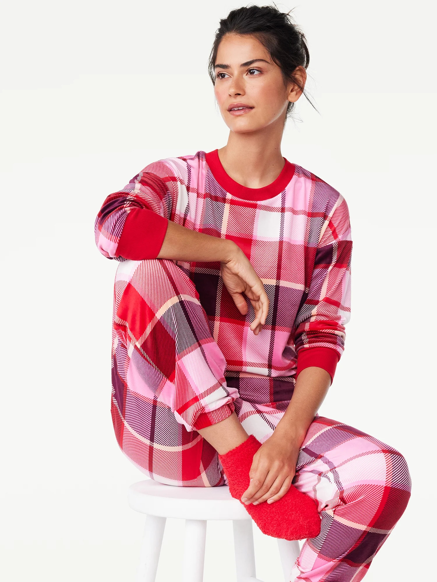 Joyspun Women's Plaid Stretch Velour Top and Joggers Pajama Set with Socks, 3-Piece, Sizes S to 3... | Walmart (US)